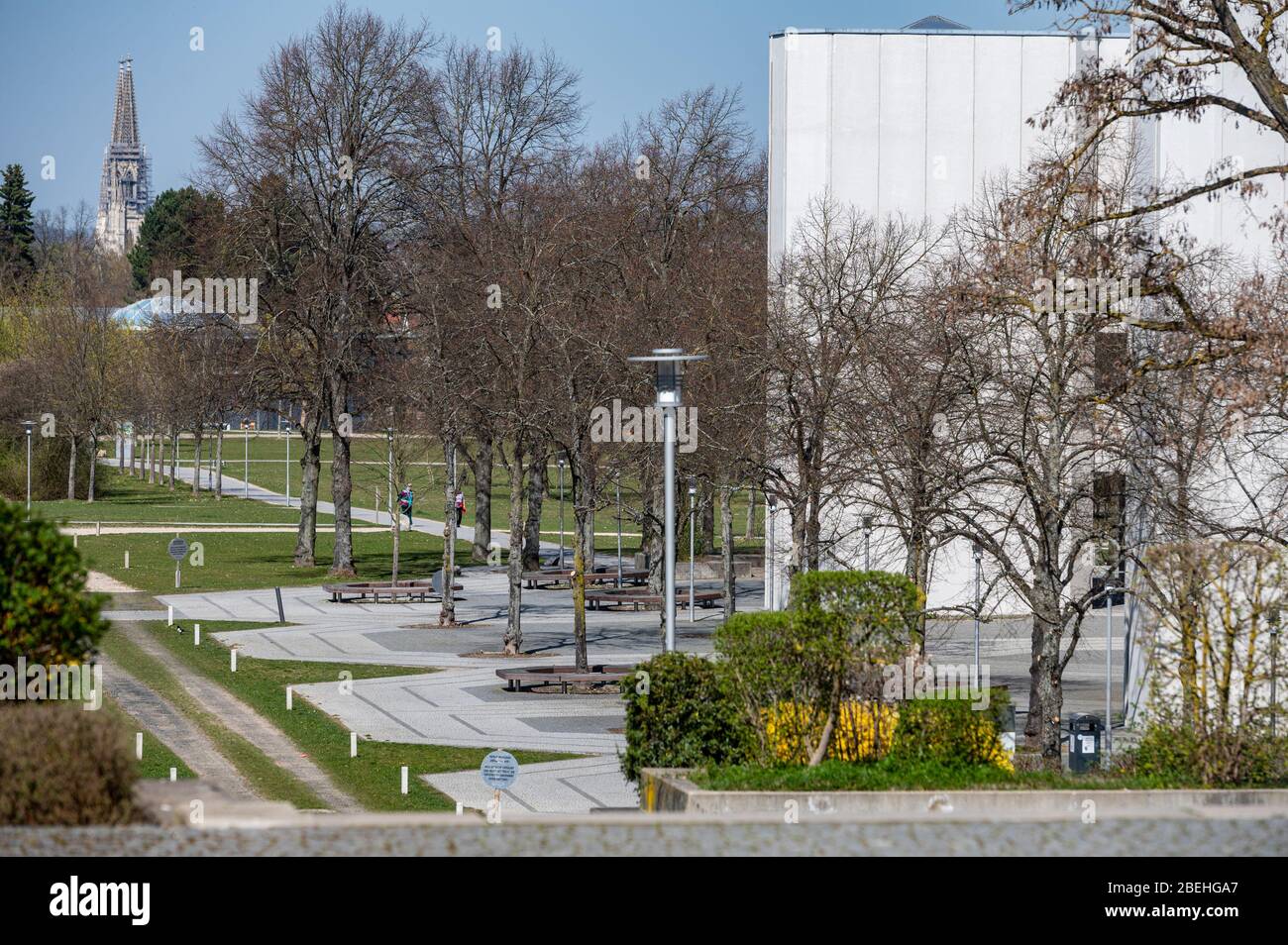 Regensburg, Germany. 08th Apr, 2020. The grounds of the University of Regensburg are deserted. Bavaria's universities and technical colleges are facing a Herculean task due to the corona epidemic. Credit: Armin Weigel/dpa/Alamy Live News Stock Photo