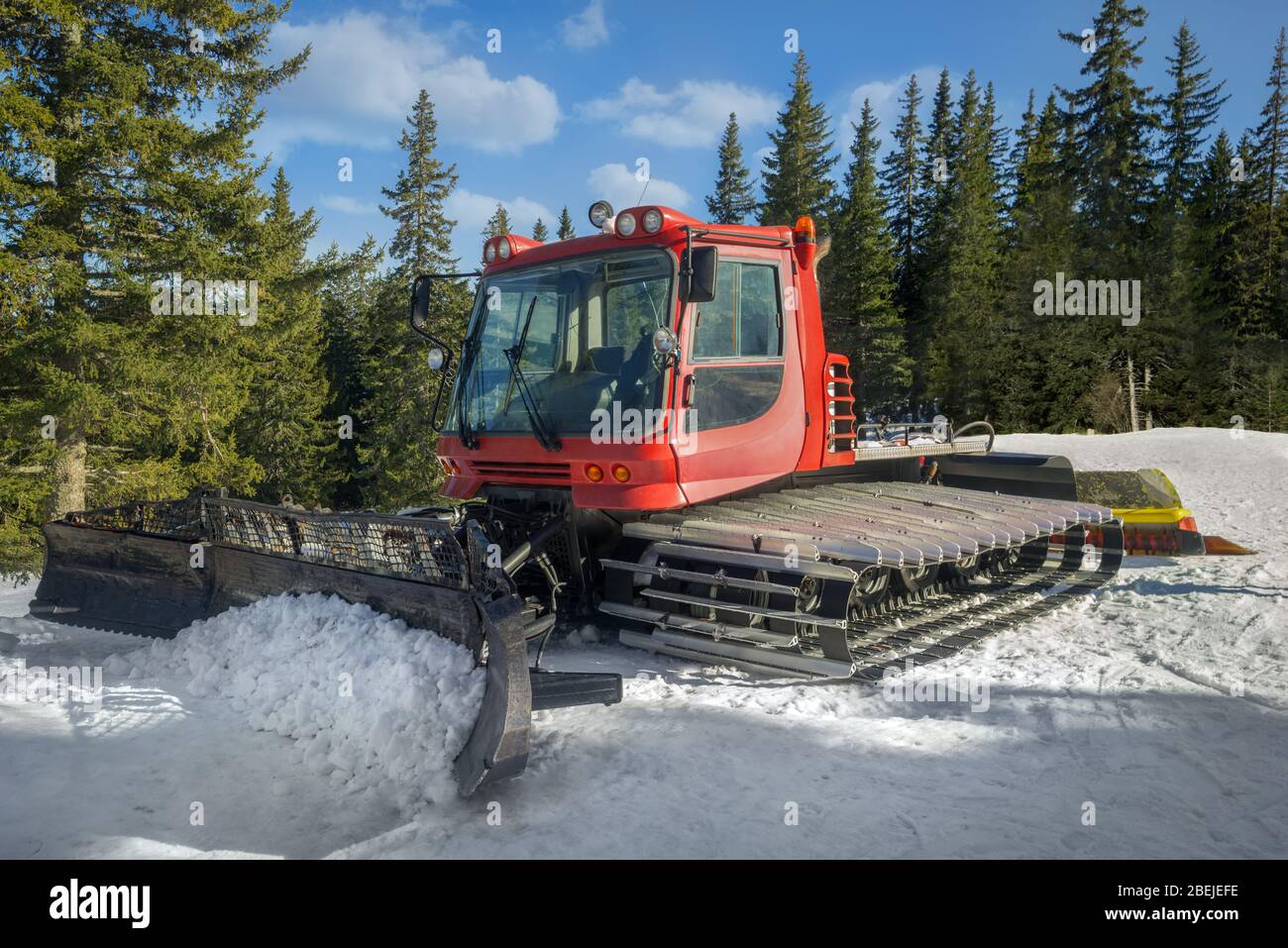 Snow grooming engine hires stock photography and images Alamy