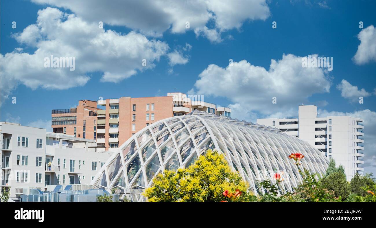 Modern architecture and classic condos in Denver beyond botanical