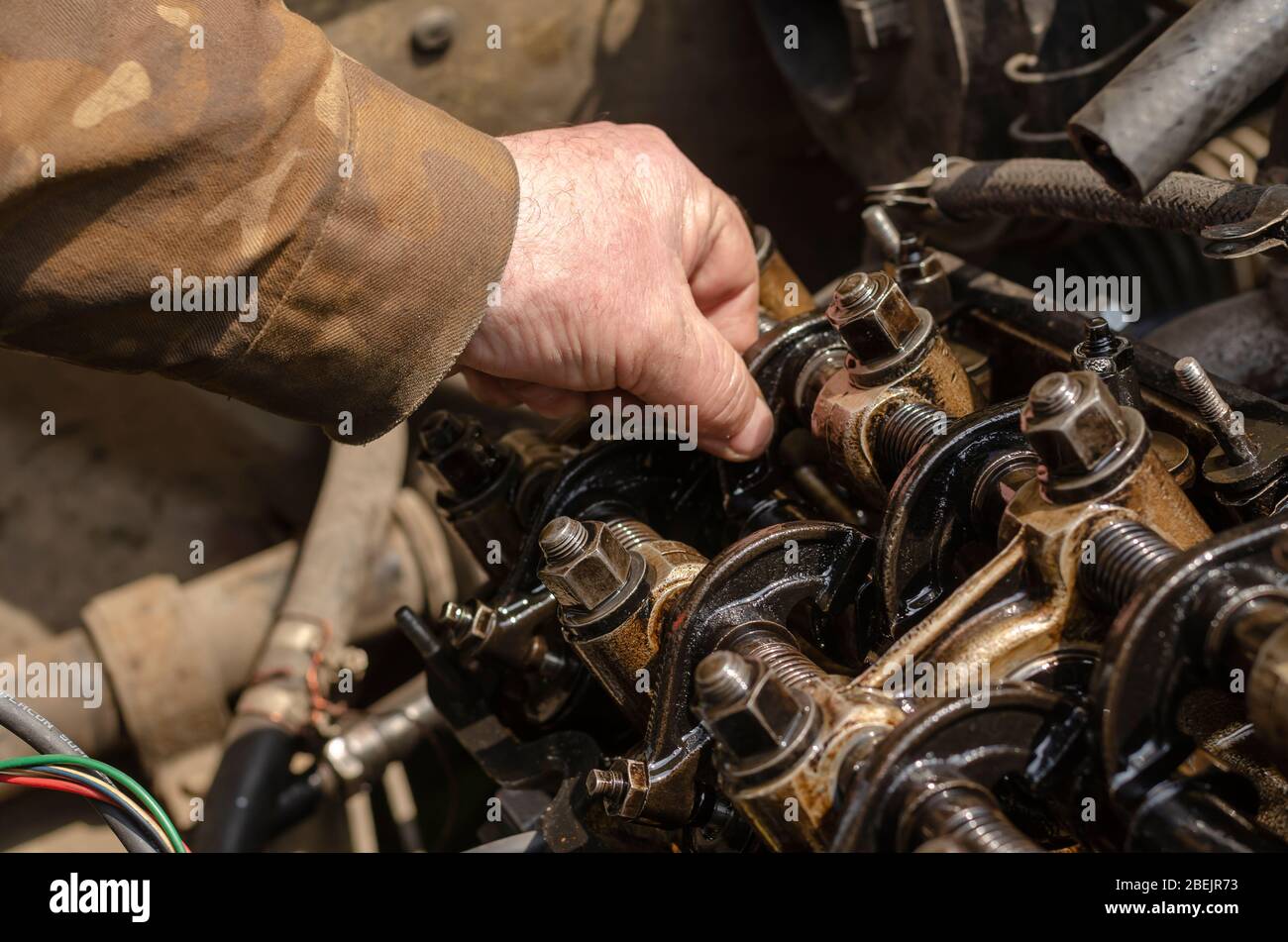 Checking the thermal clearances of the intake valves of the gasoline
