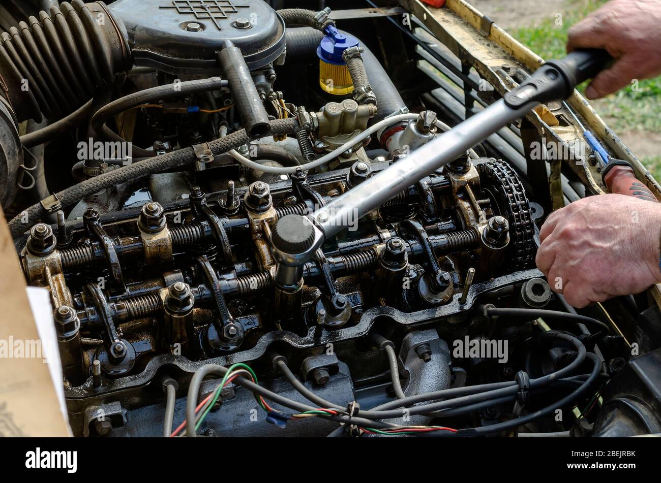 The procedure for tightening the cylinder head bolts. Part 2 of 6. The