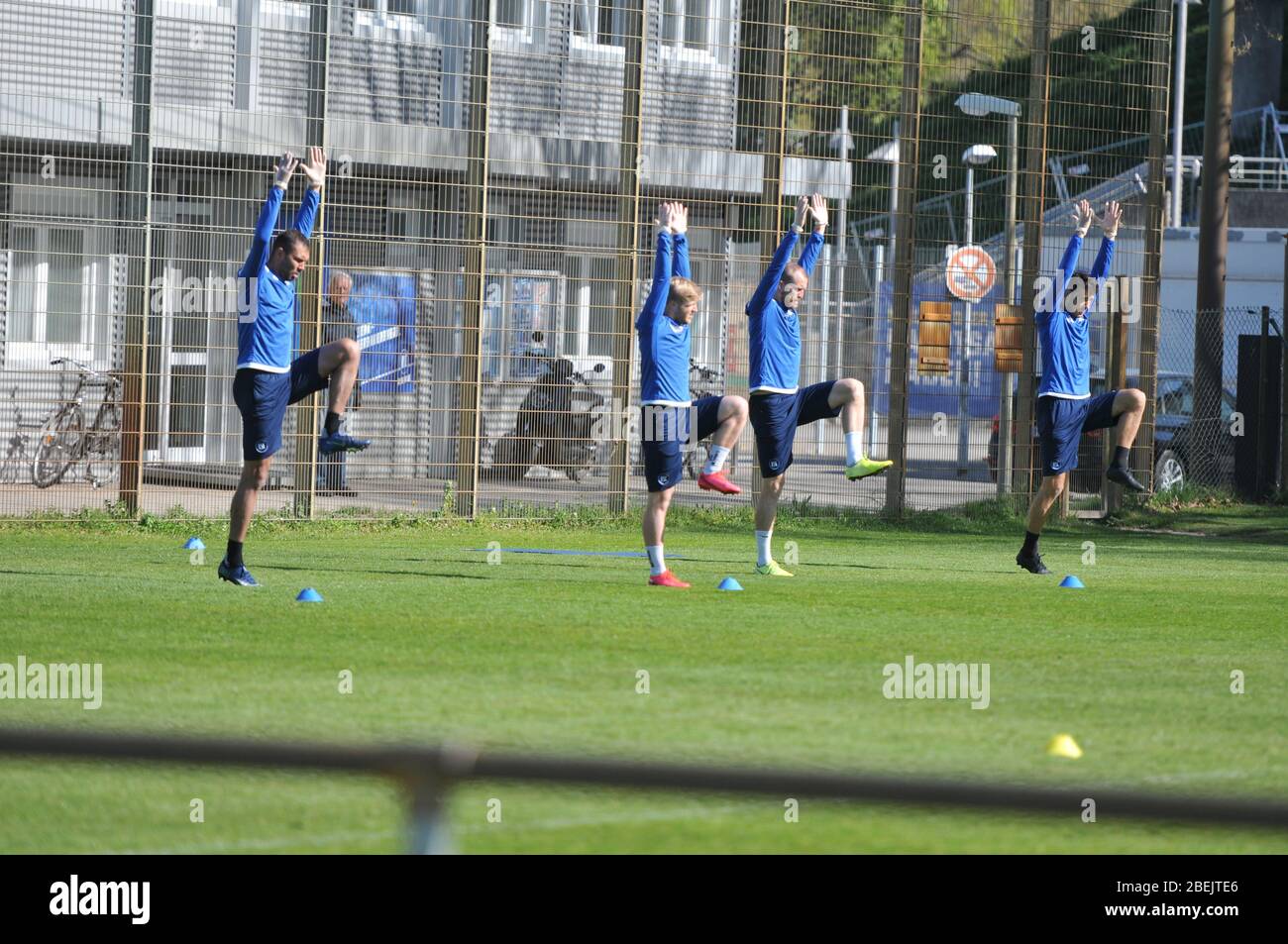second league corona-training KSC Training in Gruppen Karlsruher SC trainiert Stock Photo