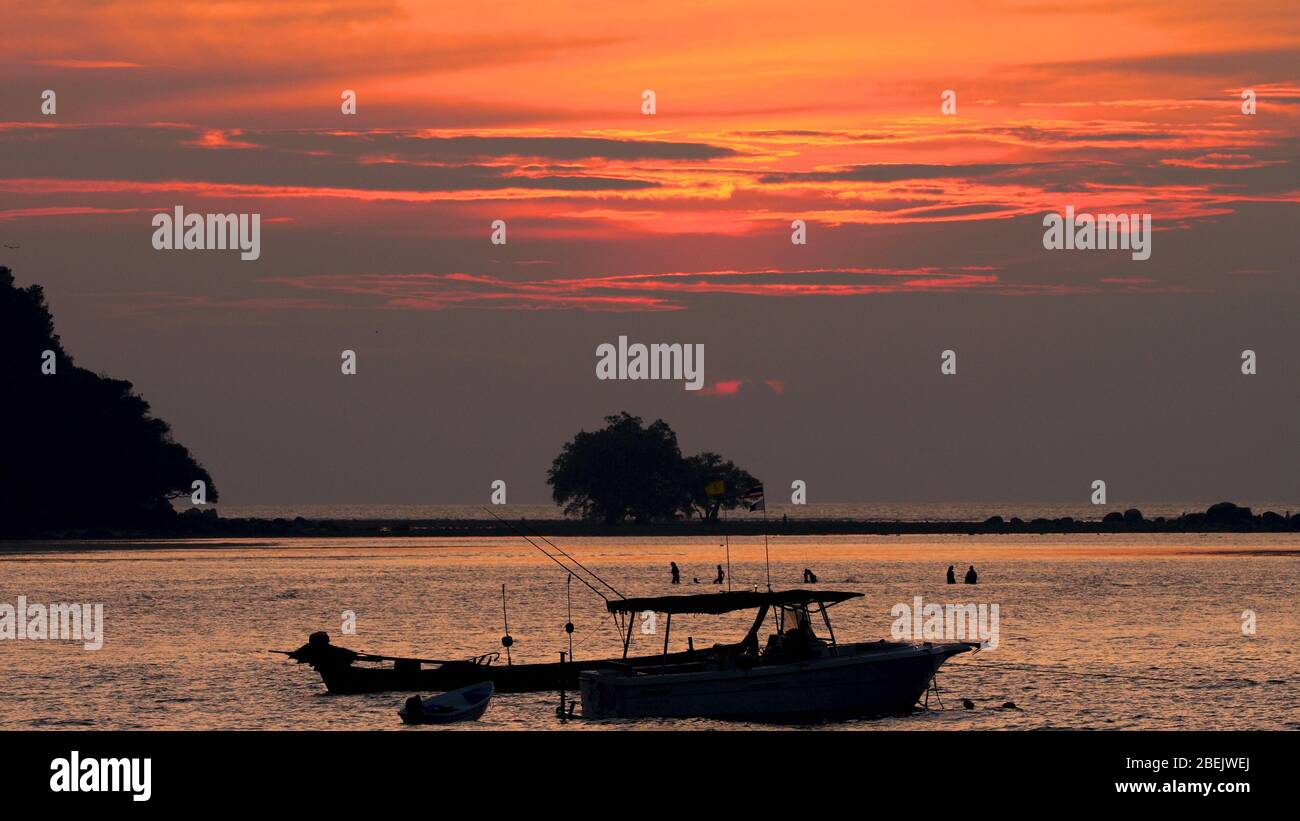 Beautiful evening sea sky hi-res stock photography and images - Alamy