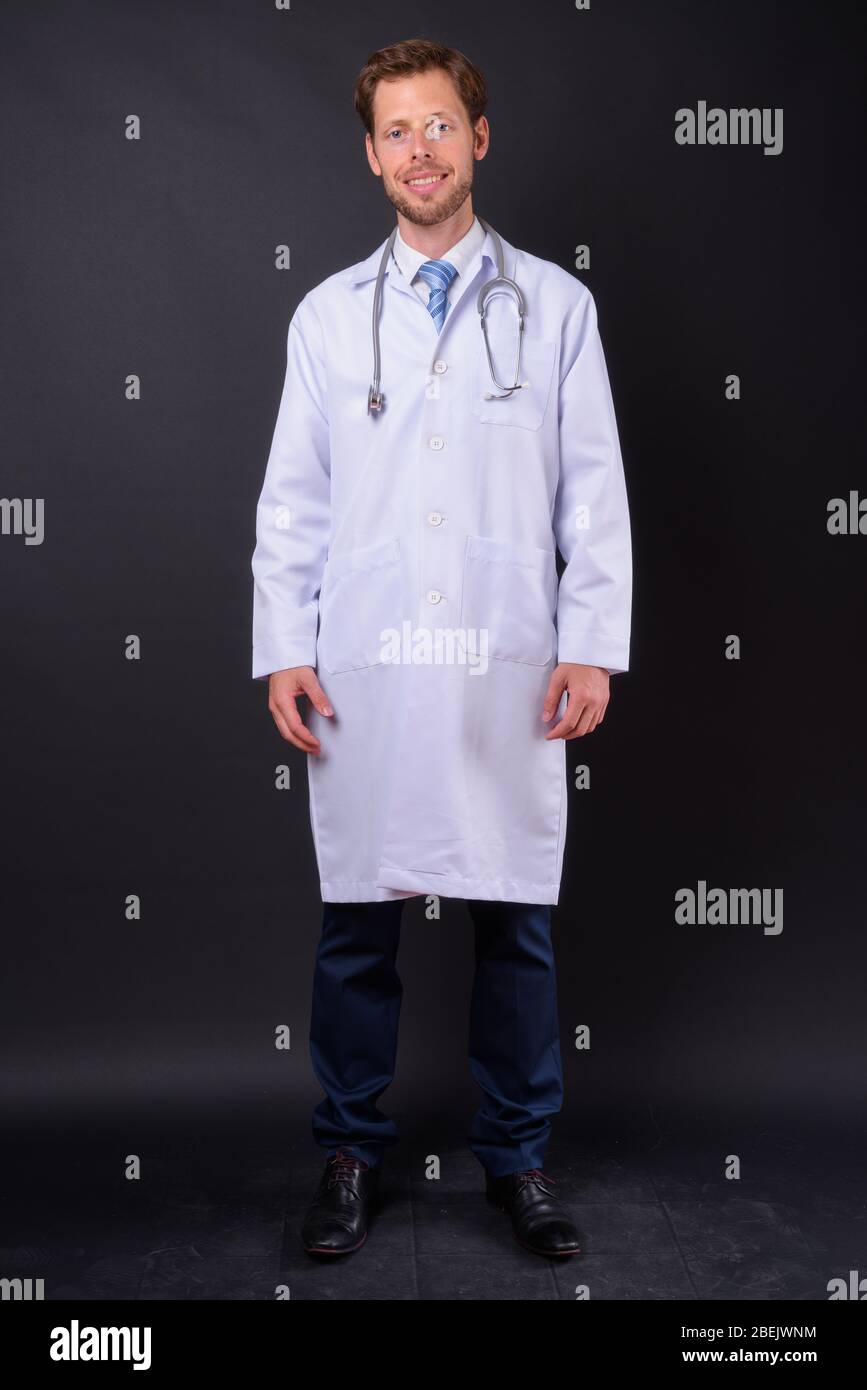 Caucasian male doctor smiling hi-res stock photography and images - Alamy