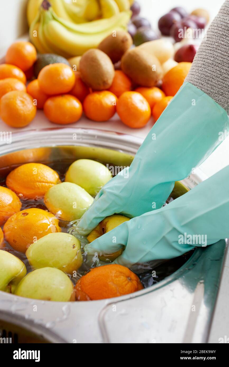 Washing fruits and vegetables hi-res stock photography and images - Alamy