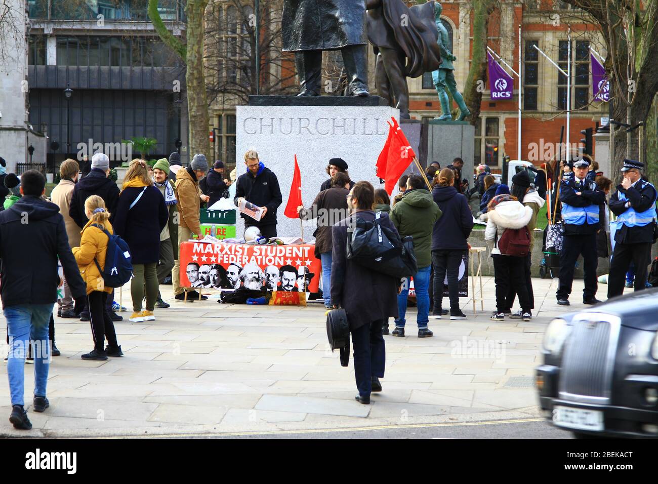 MARXIST STUDENT FEDERATION. BANNER ADVERTISING MARXIST STUDENT FEDERATION STAND BY CHURCHILL STATUE IN PARLIAMENT SQUARE, WESTMINSTER, LONDON, ENGLAND UNITED KINGDOM. MARXISM. Stock Photo