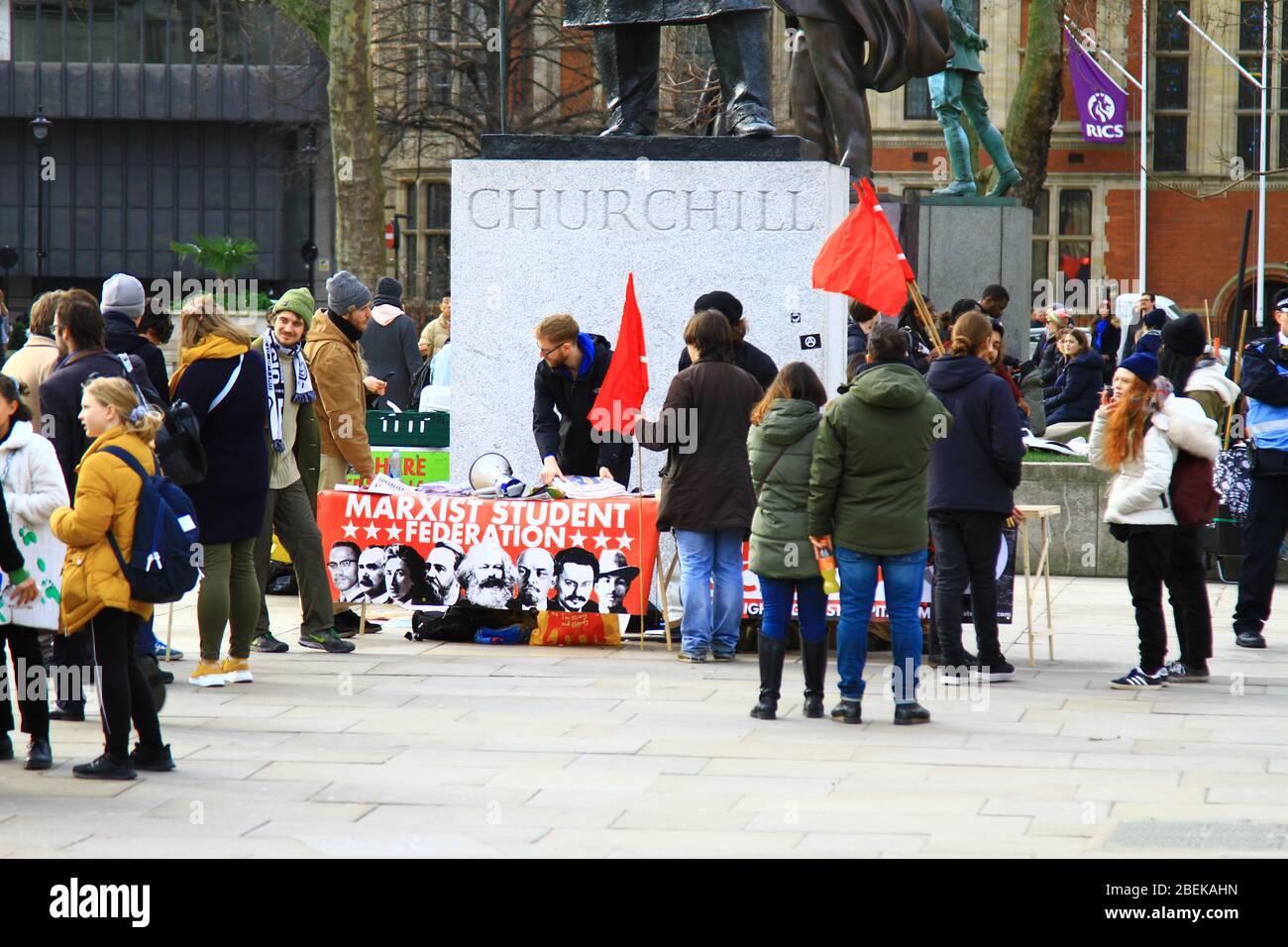 MARXIST STUDENT FEDERATION. BANNER ADVERTISING MARXIST STUDENT FEDERATION STAND BY CHURCHILL STATUE IN PARLIAMENT SQUARE, WESTMINSTER, LONDON, ENGLAND UNITED KINGDOM. MARXISM. Stock Photo