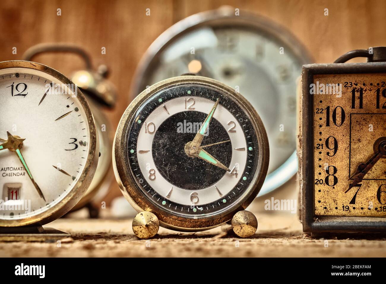 Bell alarm clocks hires stock photography and images Alamy