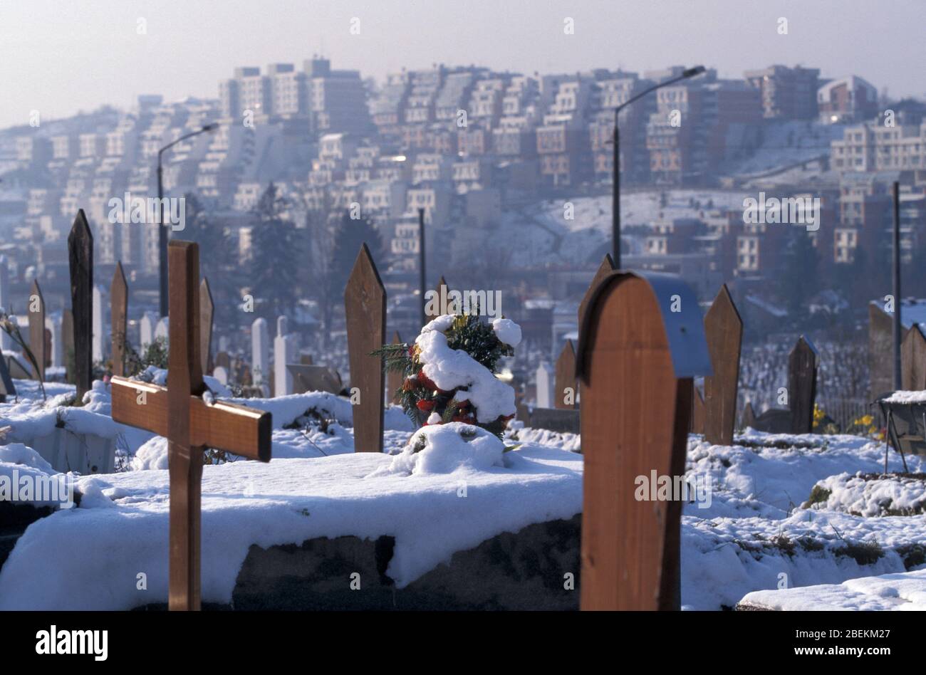 Sarajevo 1995 - Muslim and Christian graves in the Olympic Mezarje ...