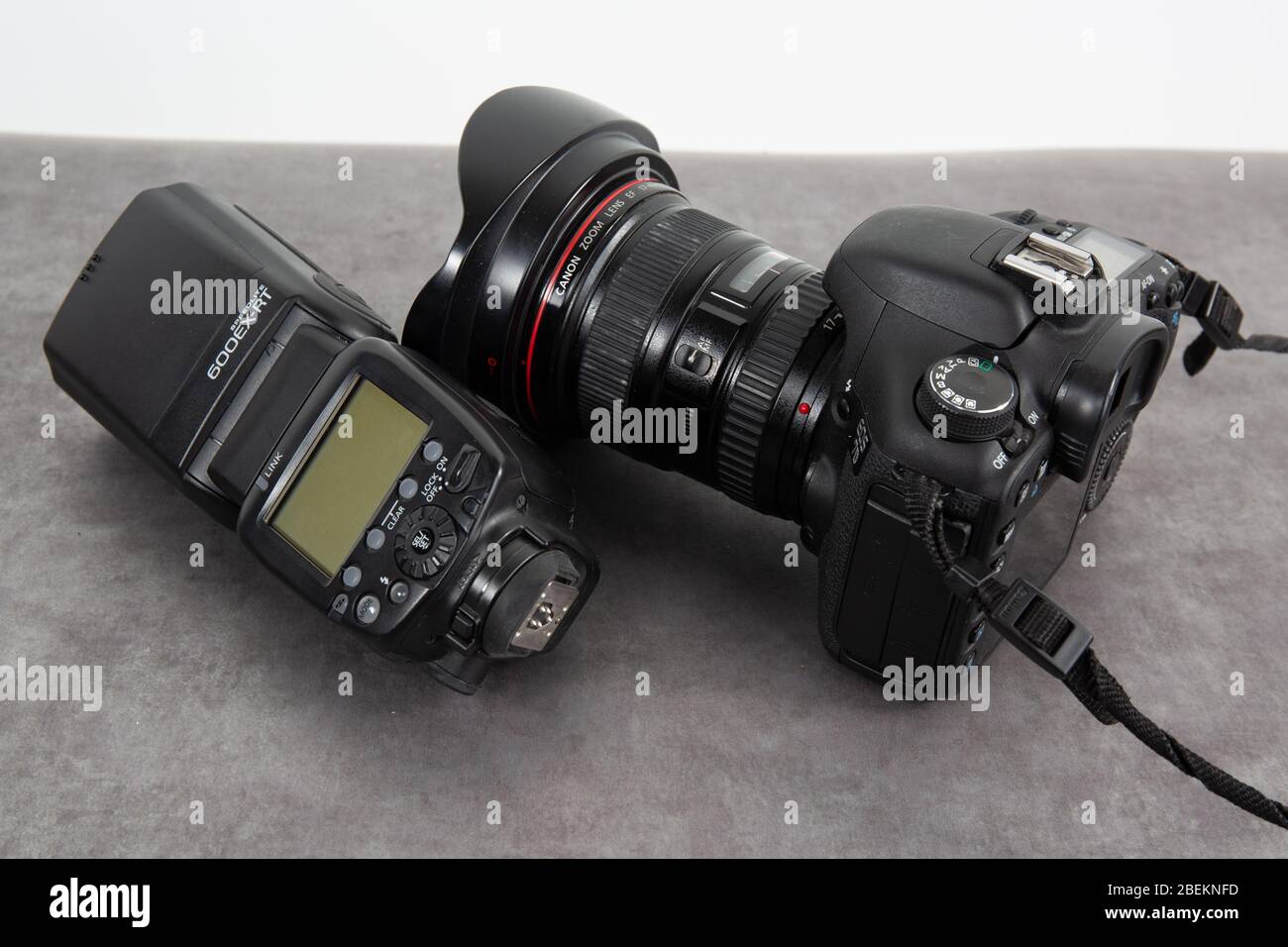 Canon 7d with flash hi-res stock photography and images - Alamy