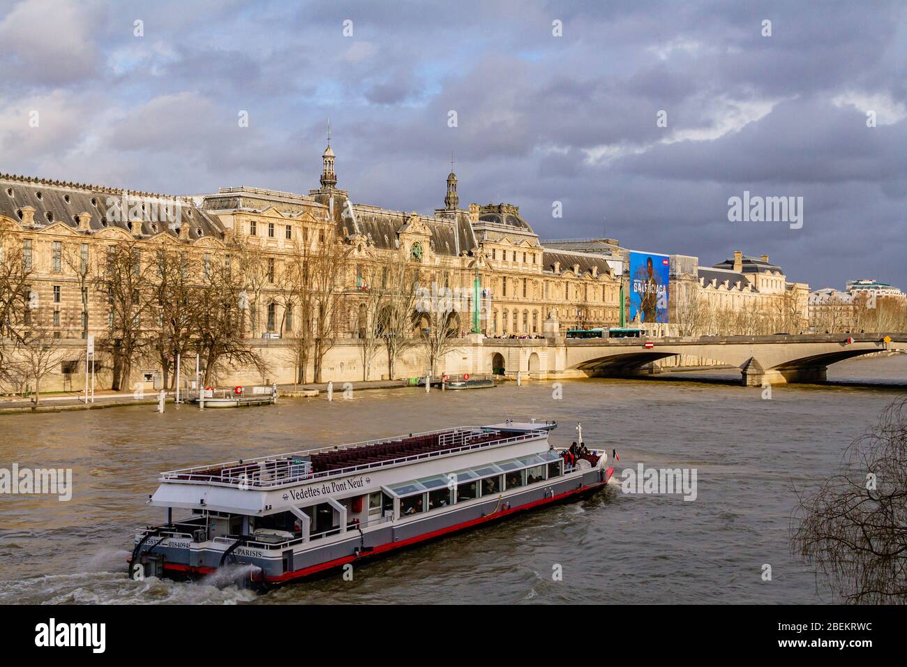 A Vedettes du Pont Neuf sightseeing boat on the River Seine, passing the Louvre in Paris, France. February 2020. Stock Photo