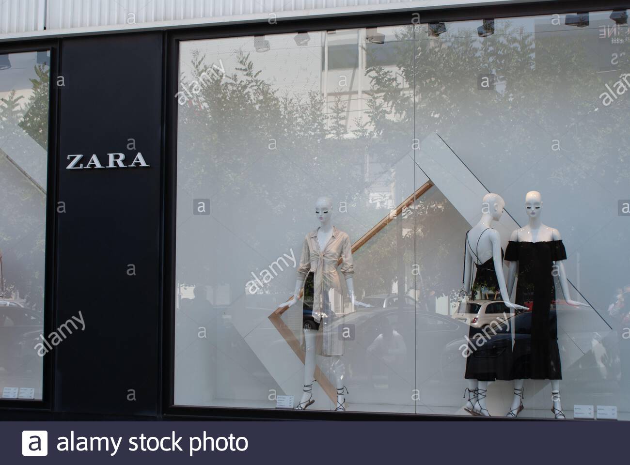 Zara Shop Front Stock Photos & Zara Shop Front Stock Images Alamy