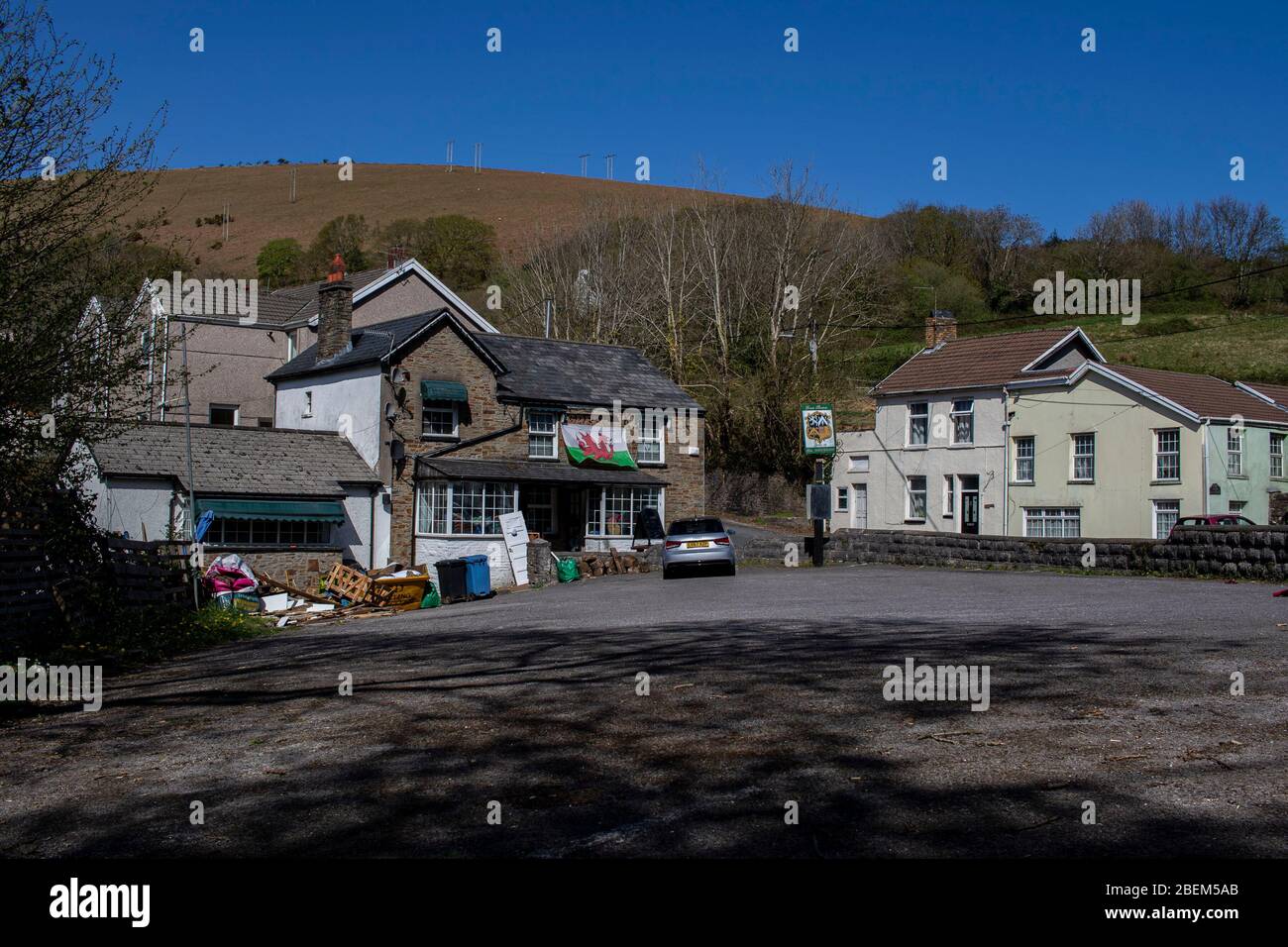 An exterior view of the Green Meadow Inn, Llangeinor in the Garw Valley