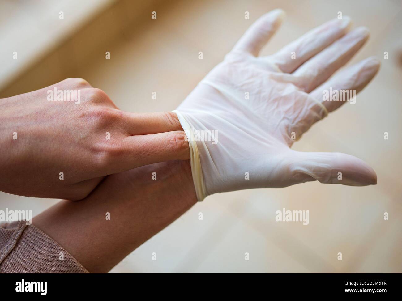 Proper way of removing medical gloves. Glove process Protect the
