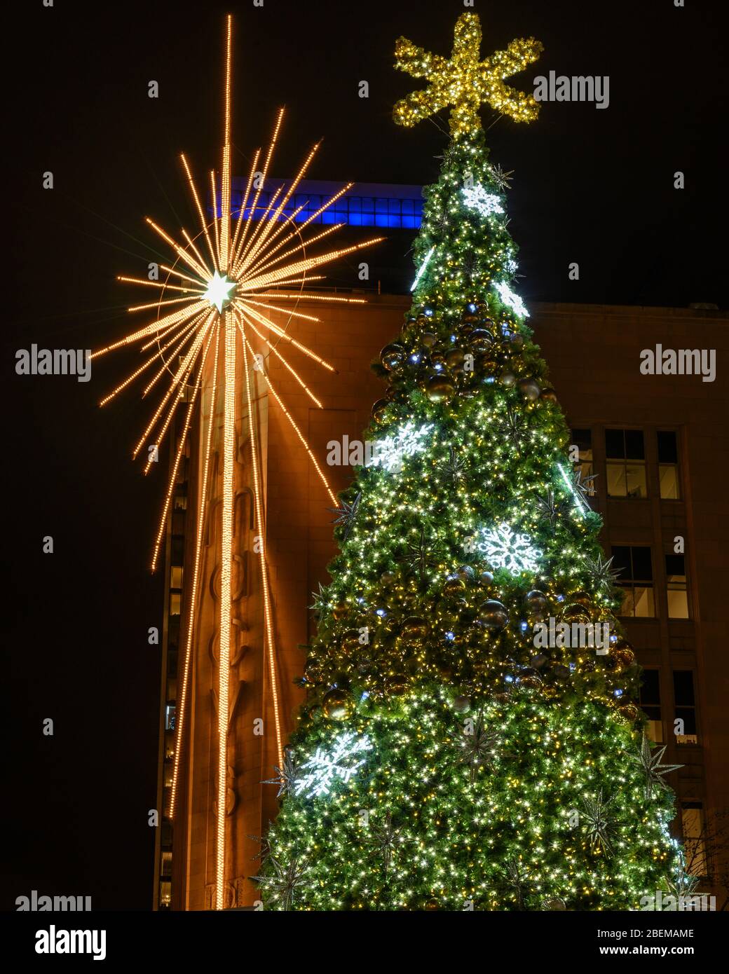Macy's Star and Christmas tree in Seattle Center Stock Photo Alamy