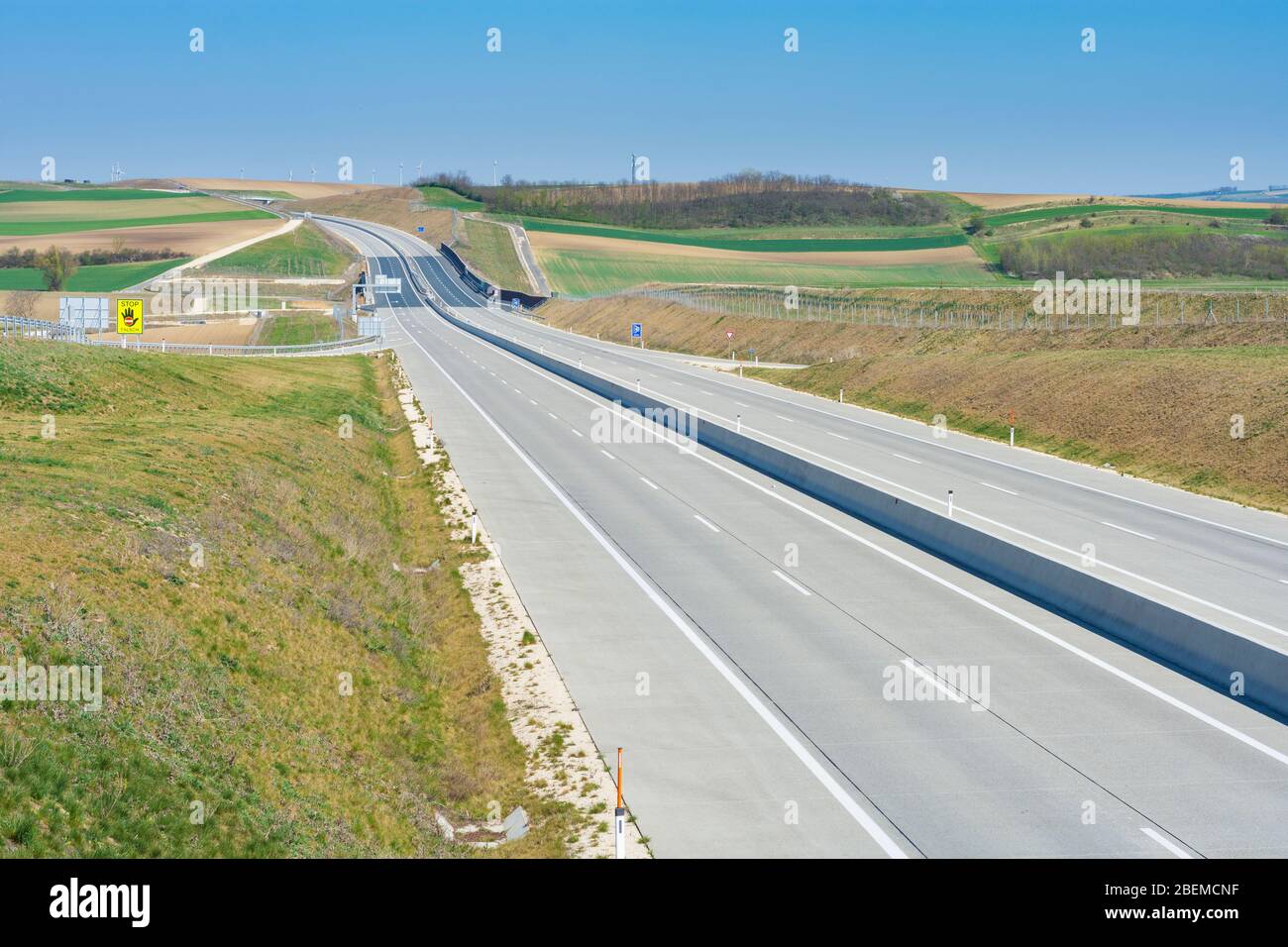 Empty freeway hi-res stock photography and images - Alamy