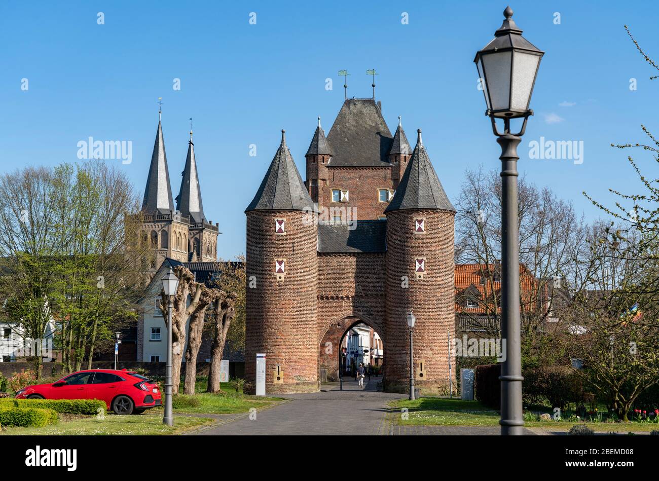 Cathedral and Klever Tor, double gate in Xanten, outer gate, with the owl towers, Lower Rhine, Germany, Stock Photo