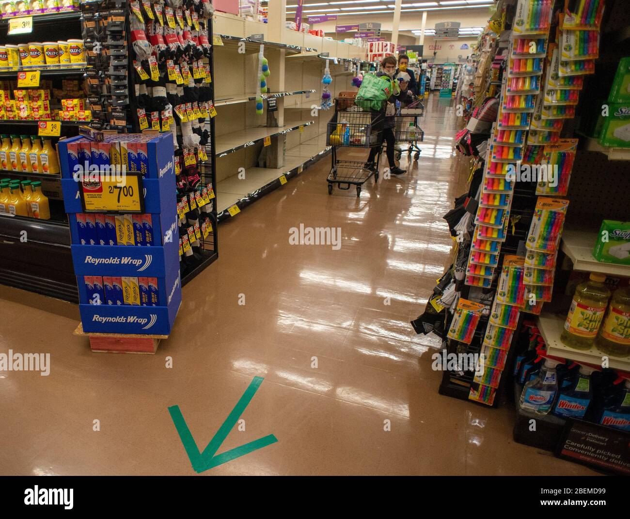 Grocery aisle arrow hi-res stock photography and images - Alamy