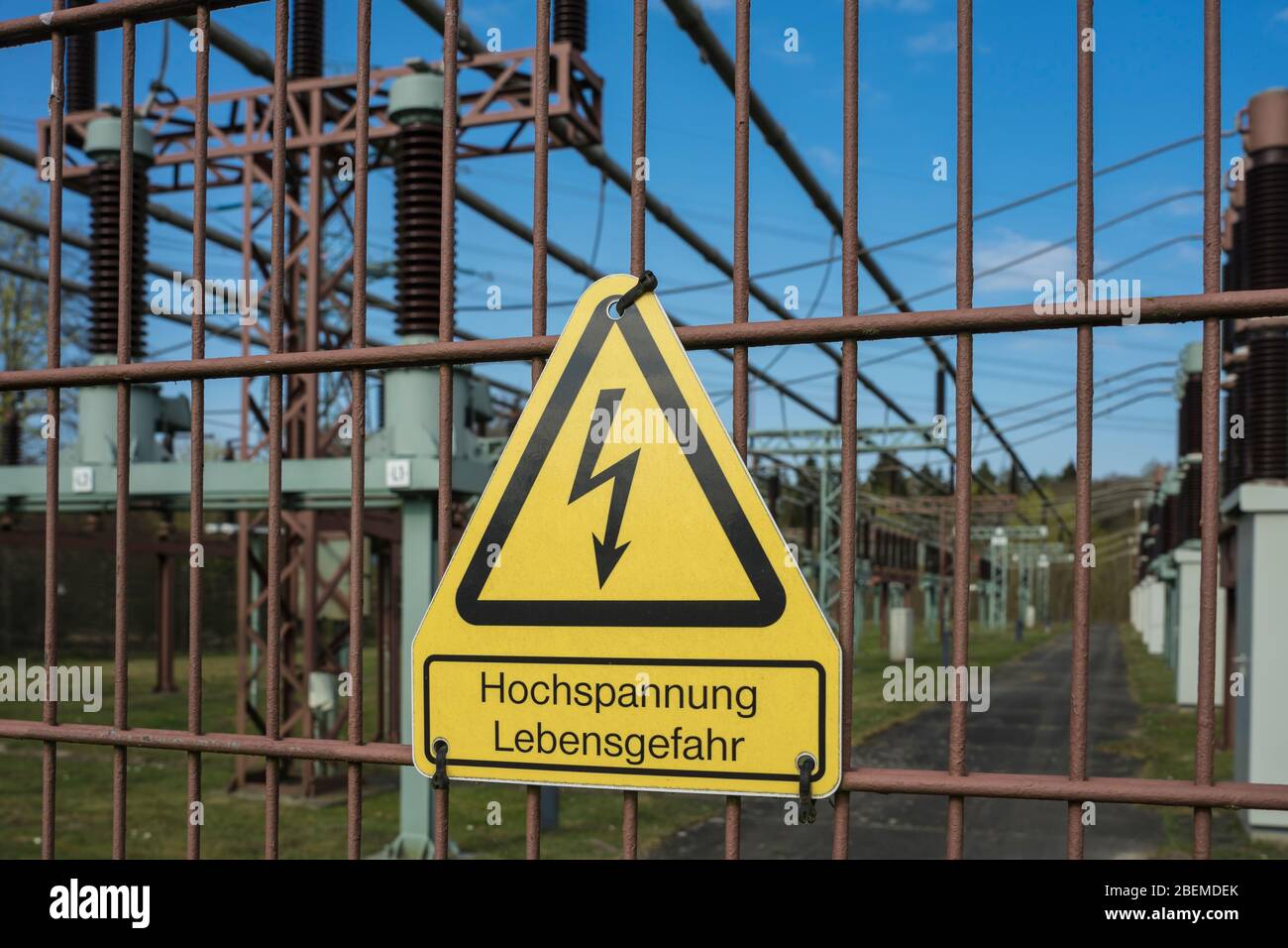 high-voltage-warning-sign-on-a-power-grid-facility-stock-photo-alamy