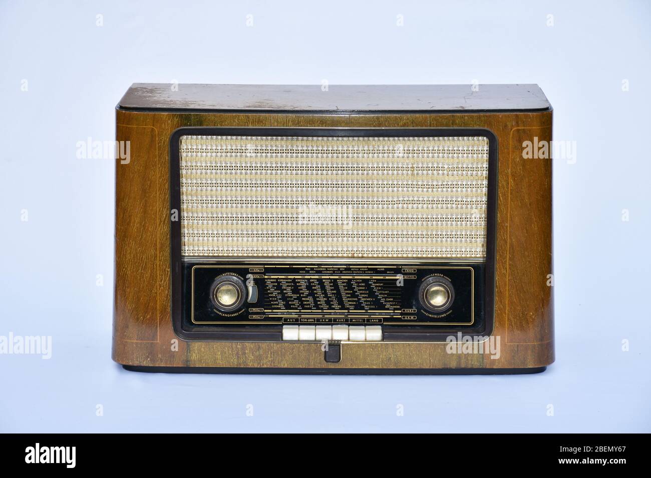 Radio, Grundig, 2012, Grundig 2012, UKW, Mittelwelle, Langwelle, Kurzwelle, Tischgerät, Holz, Holzgehäuse, Lautsprecher, Skala, Senderskala, Tasten, D Stock Photo