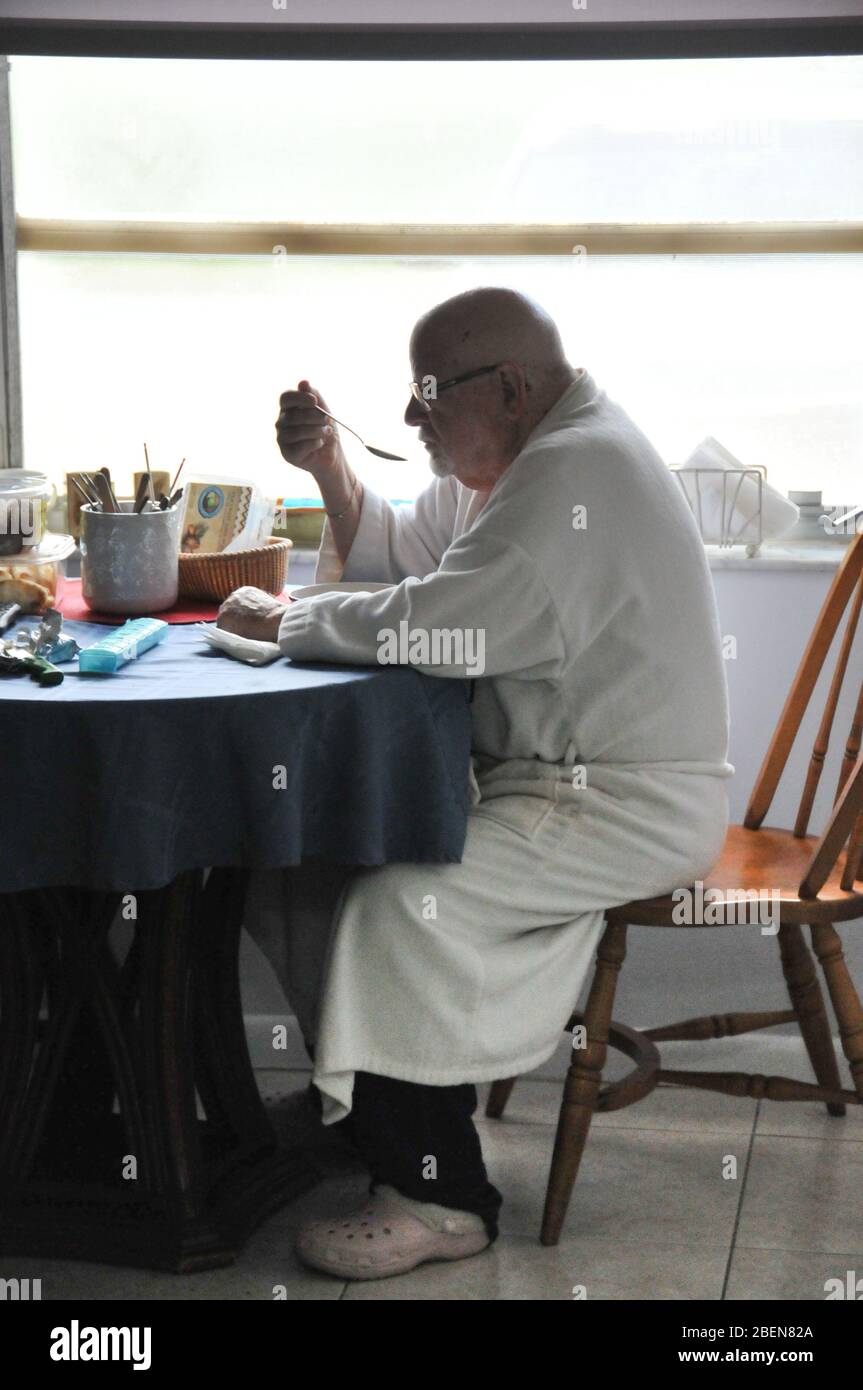 Elderly living alone hires stock photography and images Alamy