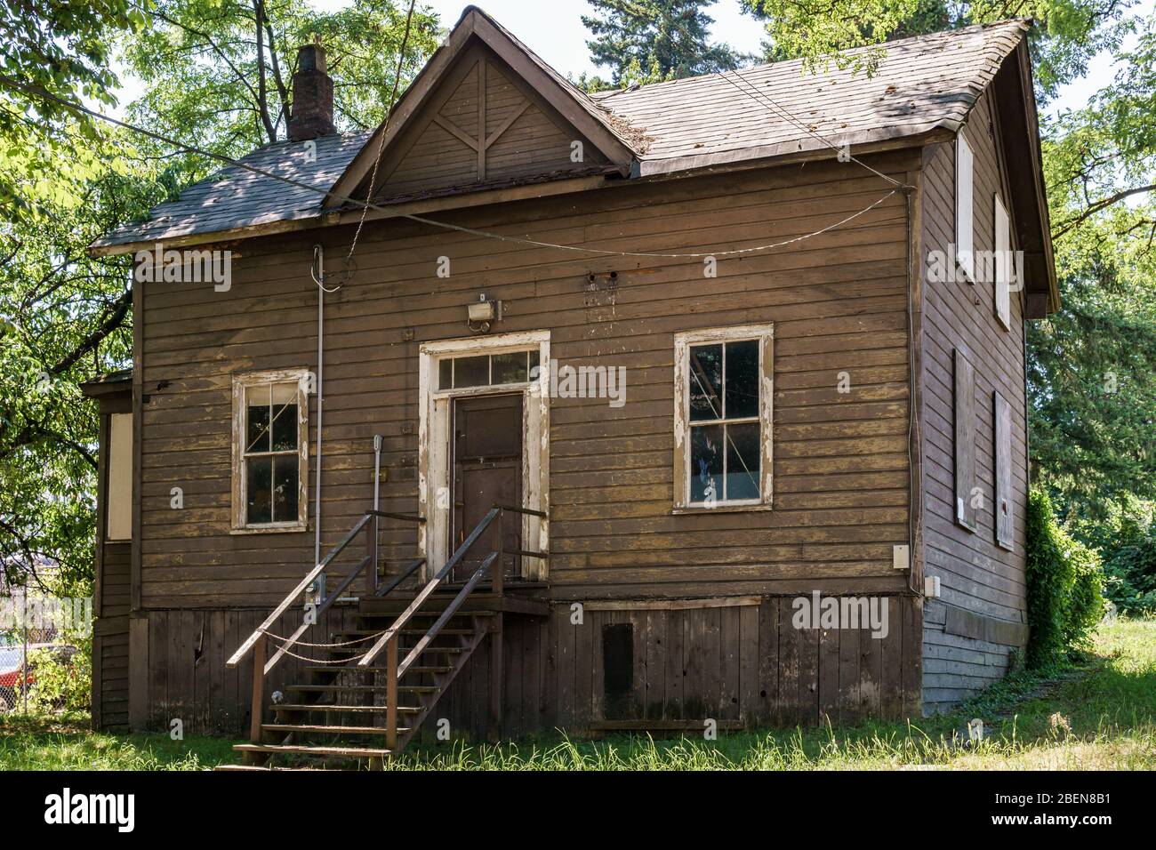 NEW WESTMINSTER, CANADA - JUNE 26, 2019: old and Abandoned wooden house in city center. Stock Photo