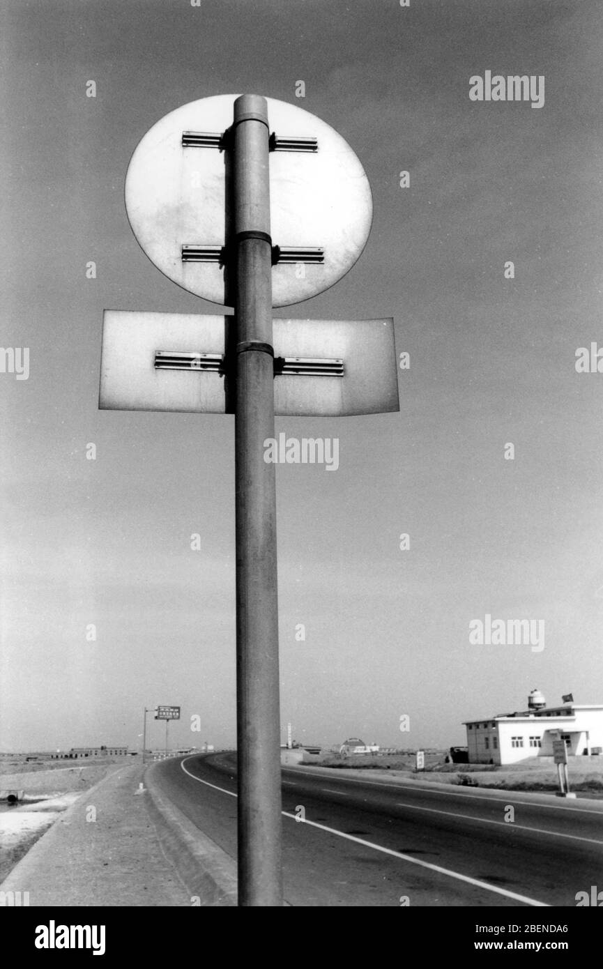 Ideas road sign Black and White Stock Photos & Images - Alamy
