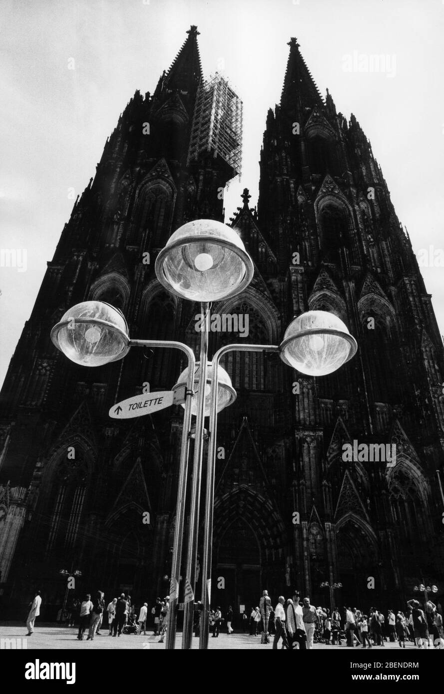 Worlds largest cathedral Black and White Stock Photos & Images - Alamy