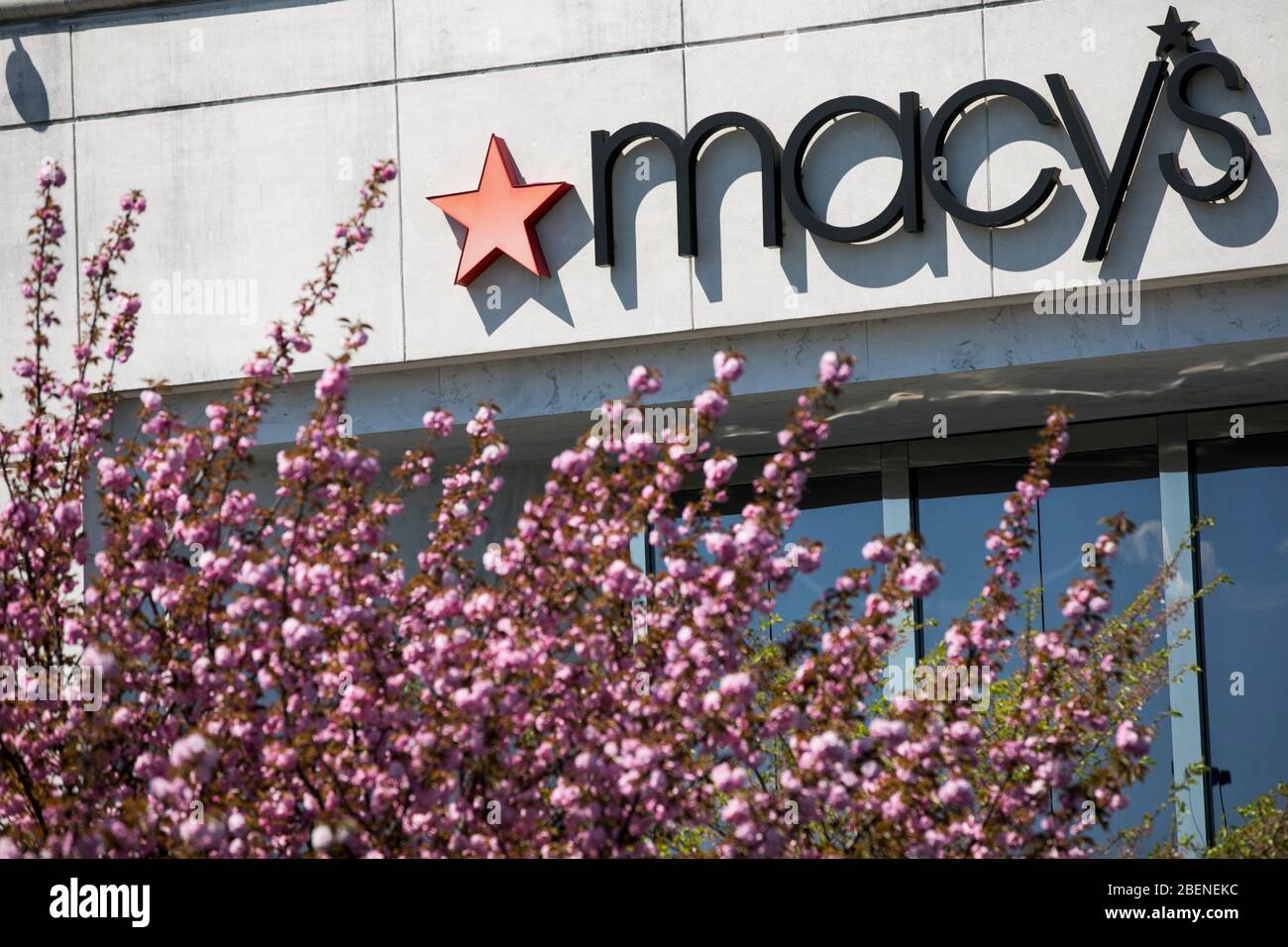 Virginia of macys hires stock photography and images Alamy