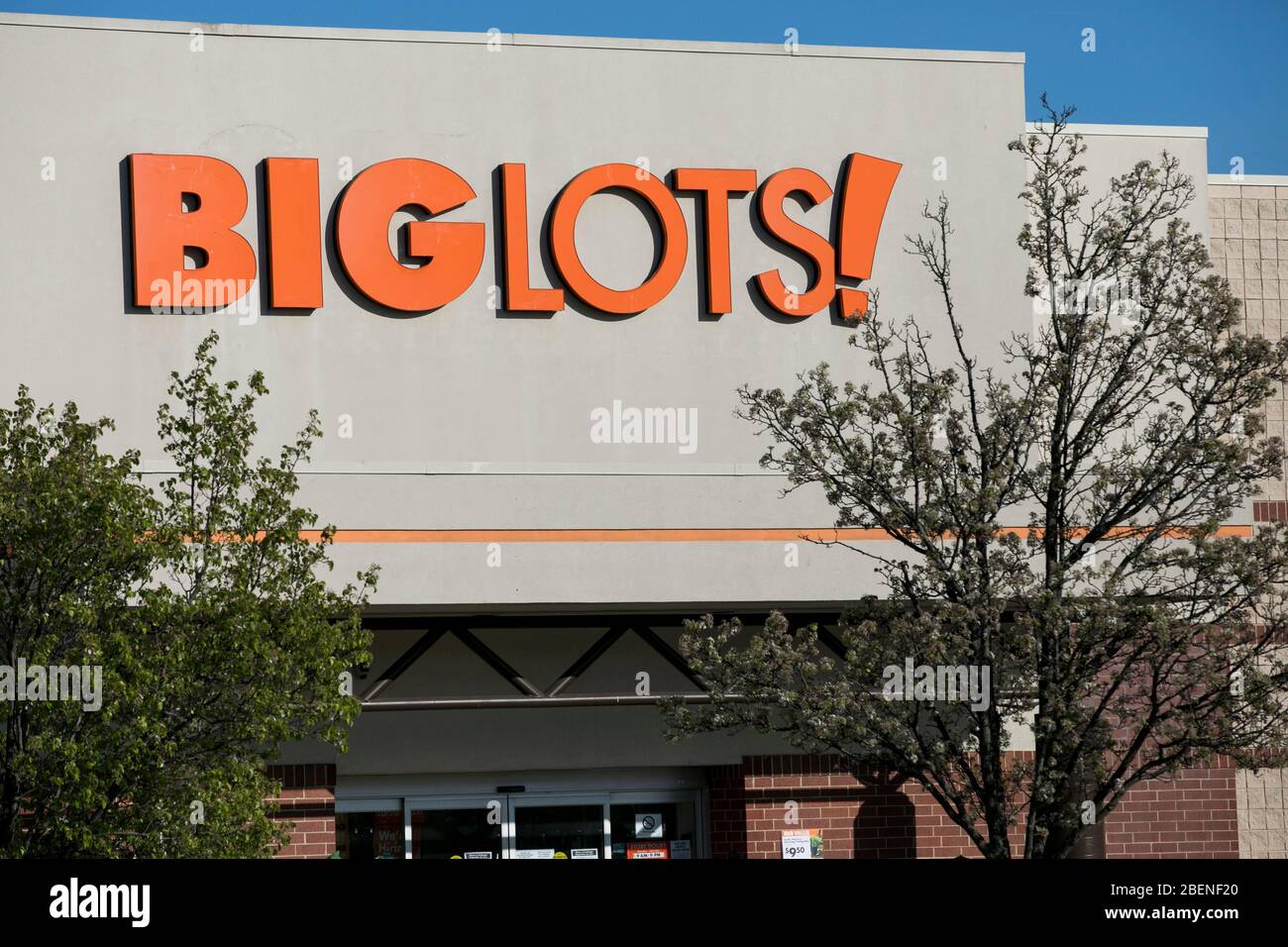 A logo sign outside of a Big Lots retail store location in Columbia, Maryland on April 6, 2020. Stock Photo