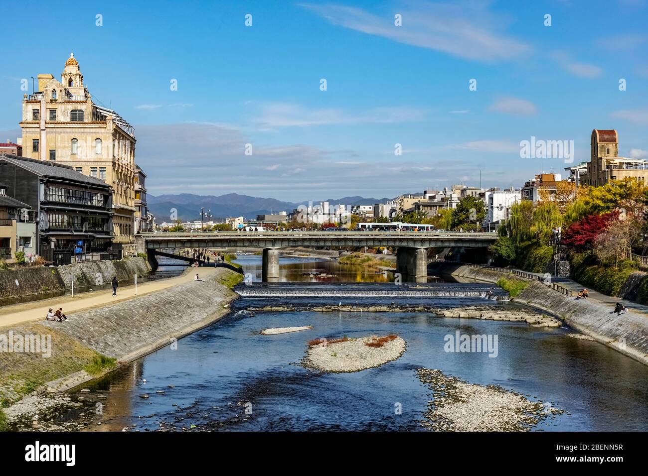 Kamogawa river and Shijo Ohashi bridge, Kyoto, Japan Stock Photo