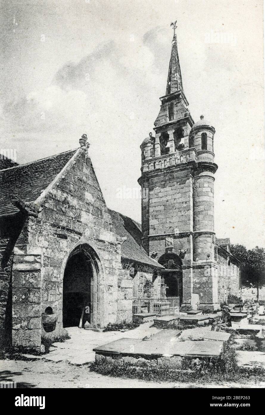 Vue de l'eglise de Guimaec Finistere Bretagne Carte postale vers 1910 Collection privee Stock Photo