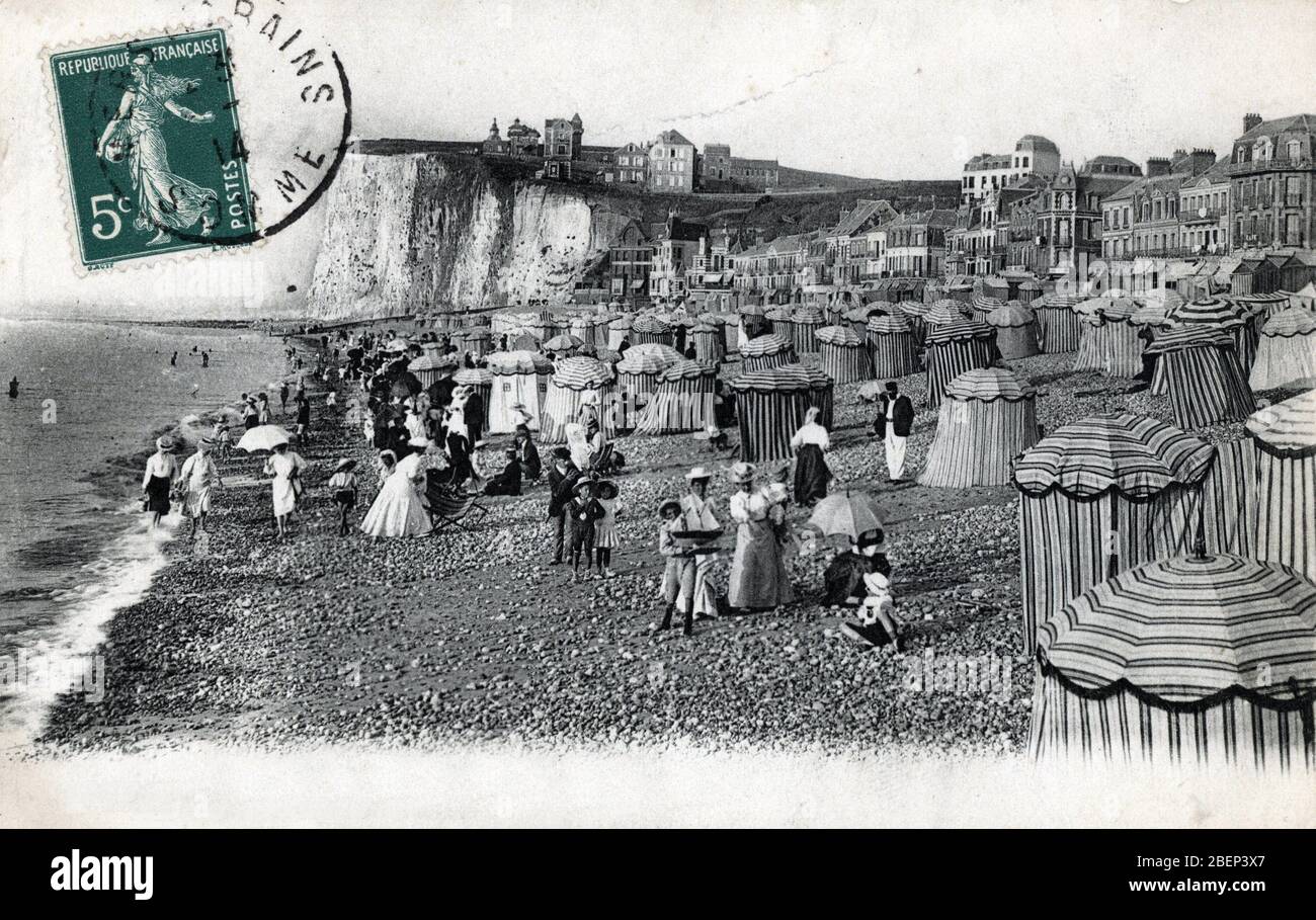 Belle epoque : vue sur la plage de Mers les bains (Mers-les-bains) dans la somme vers 1914 Carte postale Collection privee Stock Photo