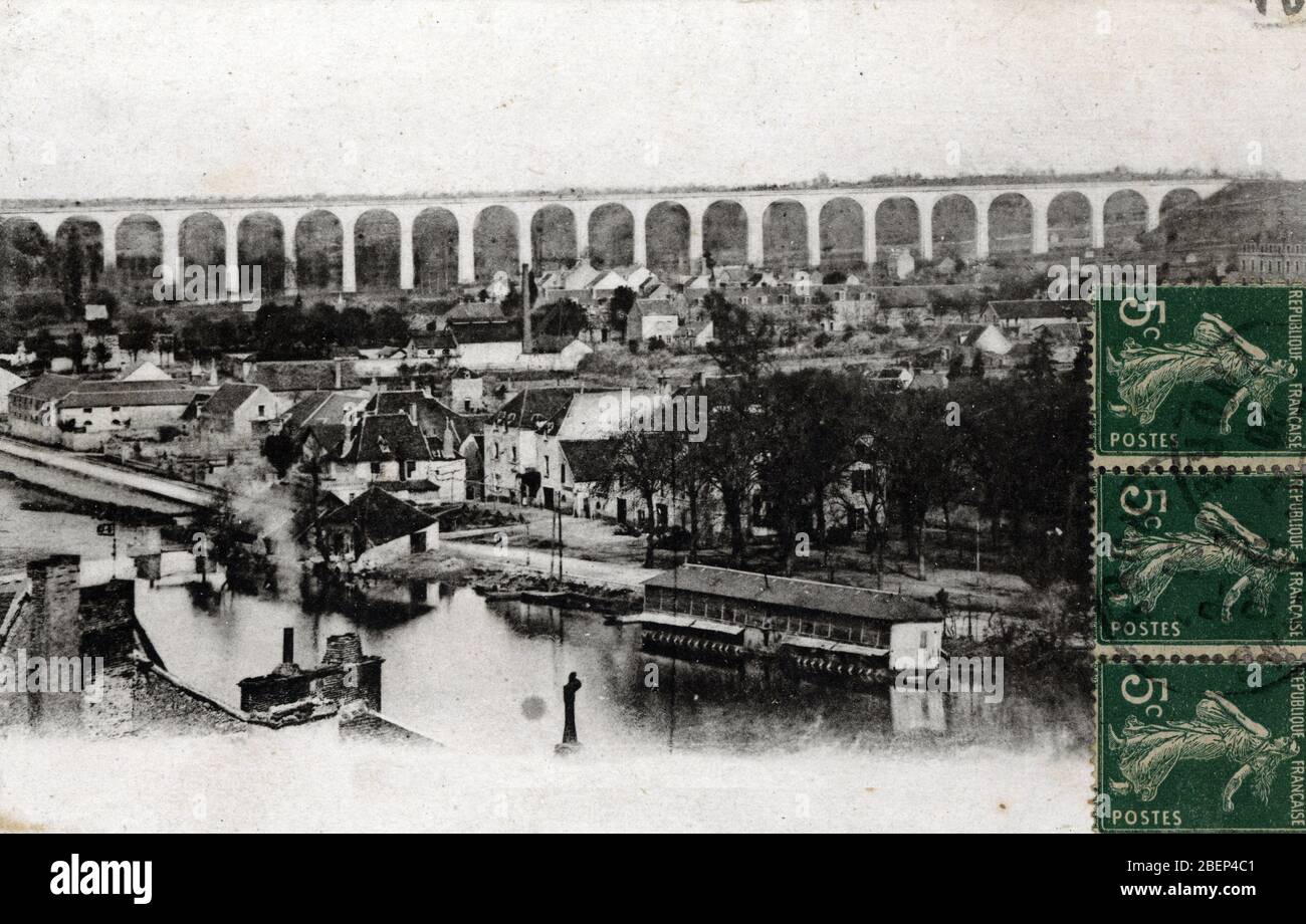 Vue du Blanc et du viaduc du Blanc dans l'Indre - Carte postale 1912 Collection privee Stock Photo