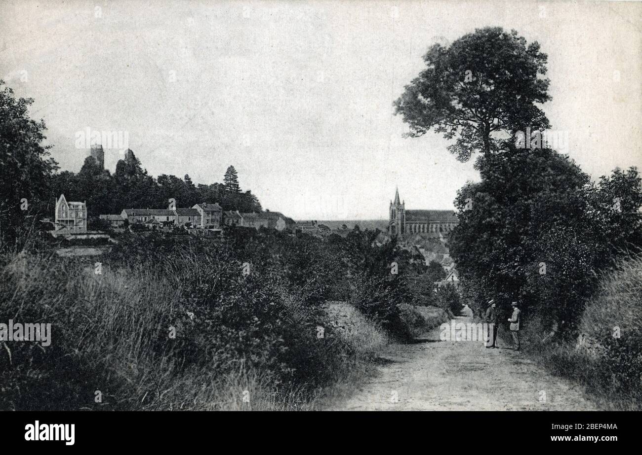 Vue de Montfort L'amaury (Montfort-l'amaury) dans les Yvelines 1915 environ Carte postale Collection privee Stock Photo