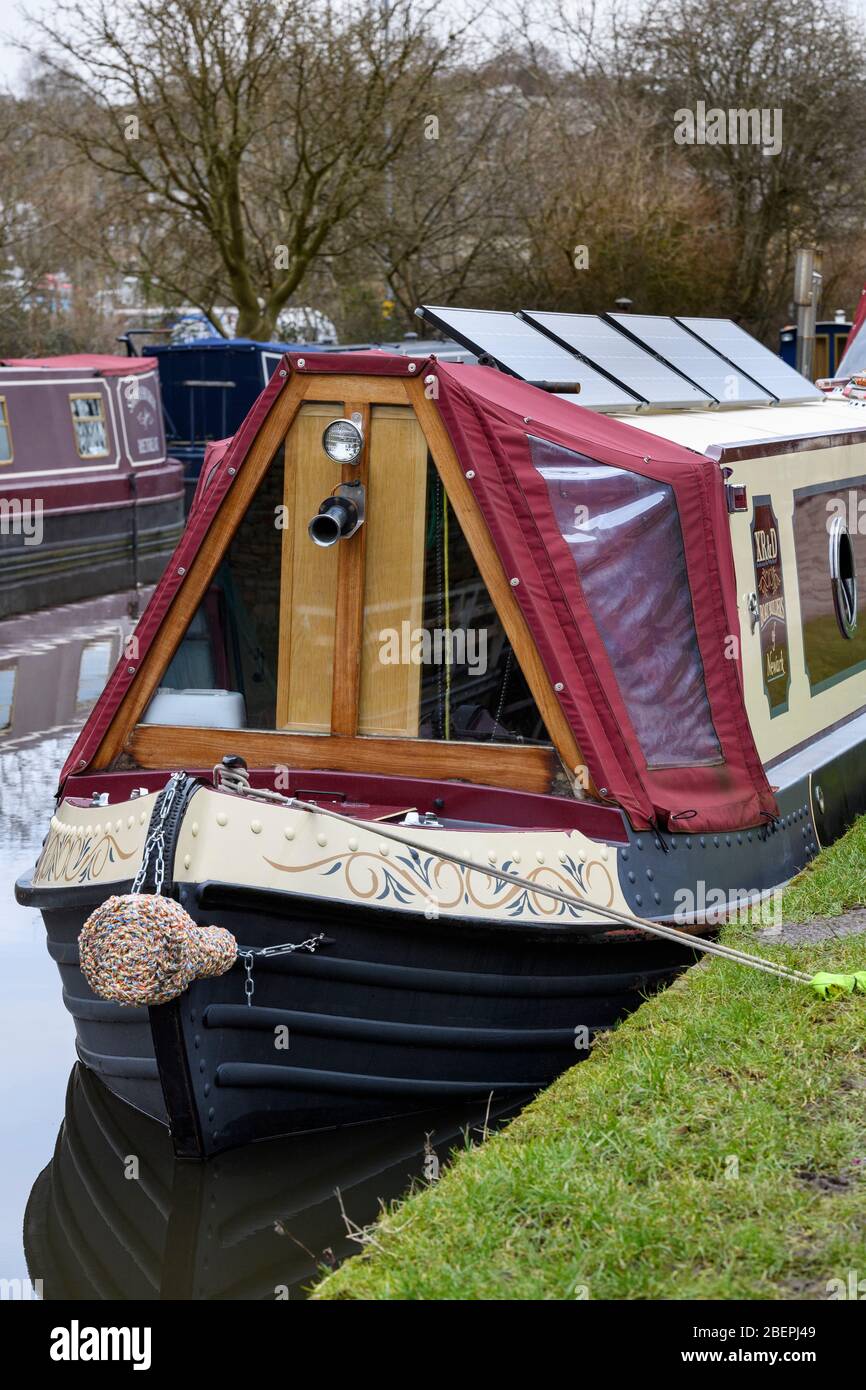 Narrowboat mooring line on the bow hires stock photography and images
