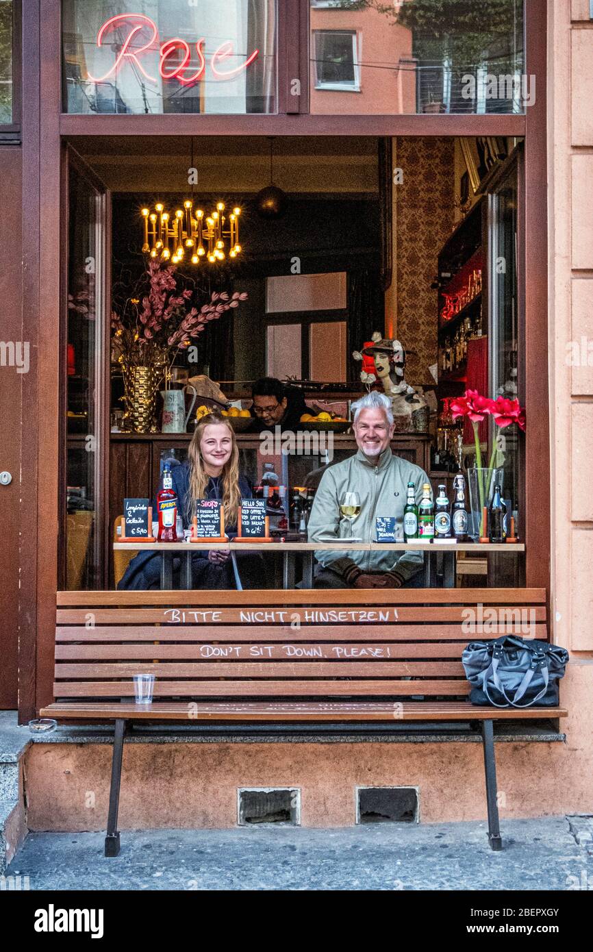 Berlin, Mite. Staff serve take away food and drinks through window of Zur  Rose restaurant during COVID-19 pandemic Do not sit down on bench Stock  Photo - Alamy