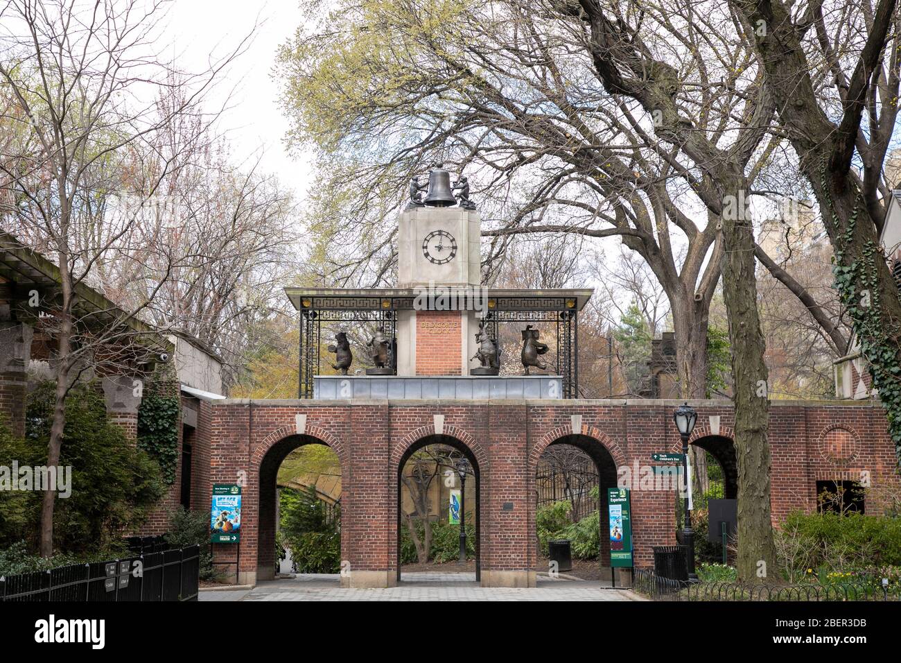 Central park zoo clock hires stock photography and images Alamy