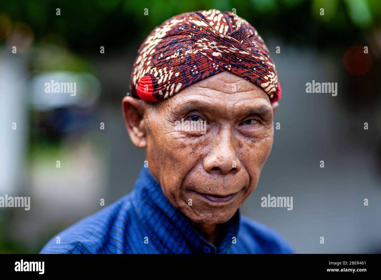 A Portrait Of A Gamelin (Traditional Indonesian Orchestre) Performer At A Traditional Dance Performance, The Sultan’s Palace, Yogyakarta, Indonesia. Stock Photo