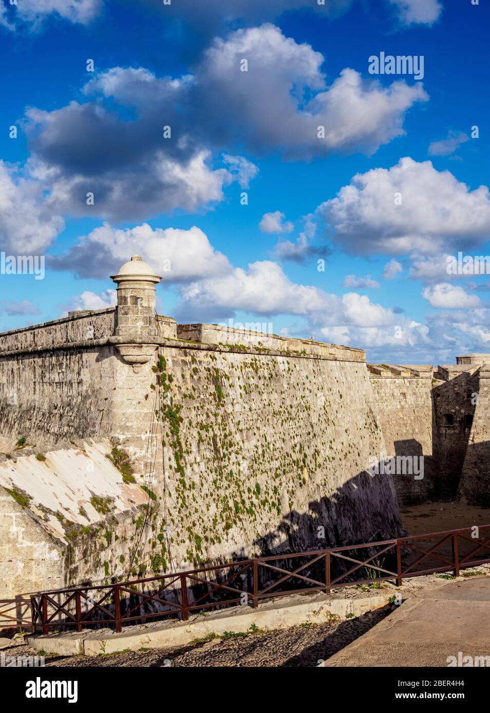 CUBA: Stunning Spanish fort 🏰 (MORRO CASTLE) in Havana's harbour (built  1590s) 