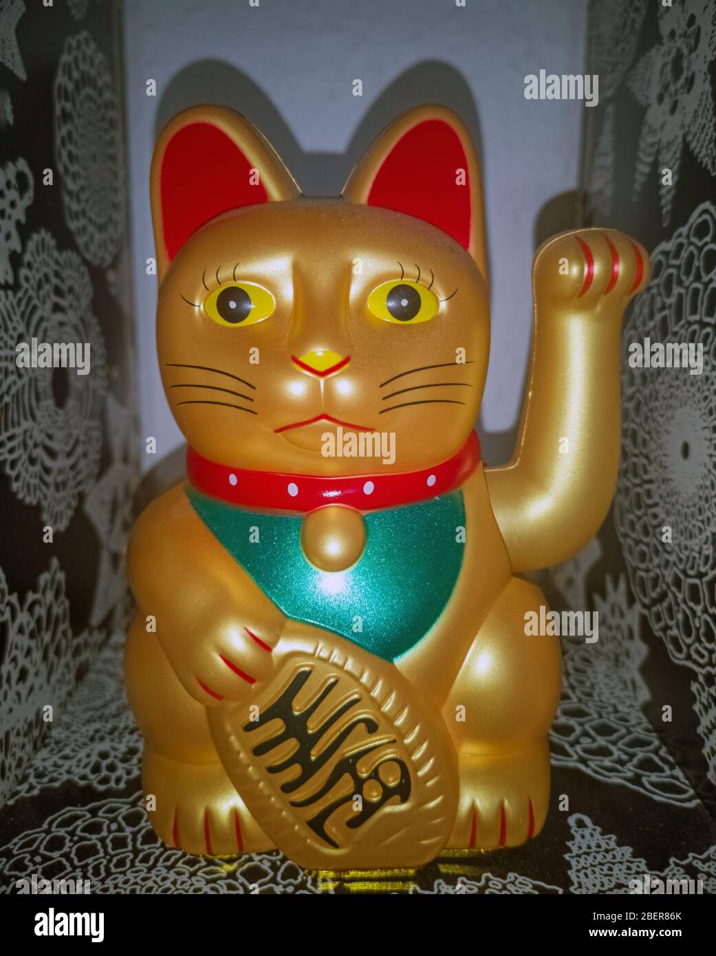 golden Chinese lucky cat folklore Stock Photo