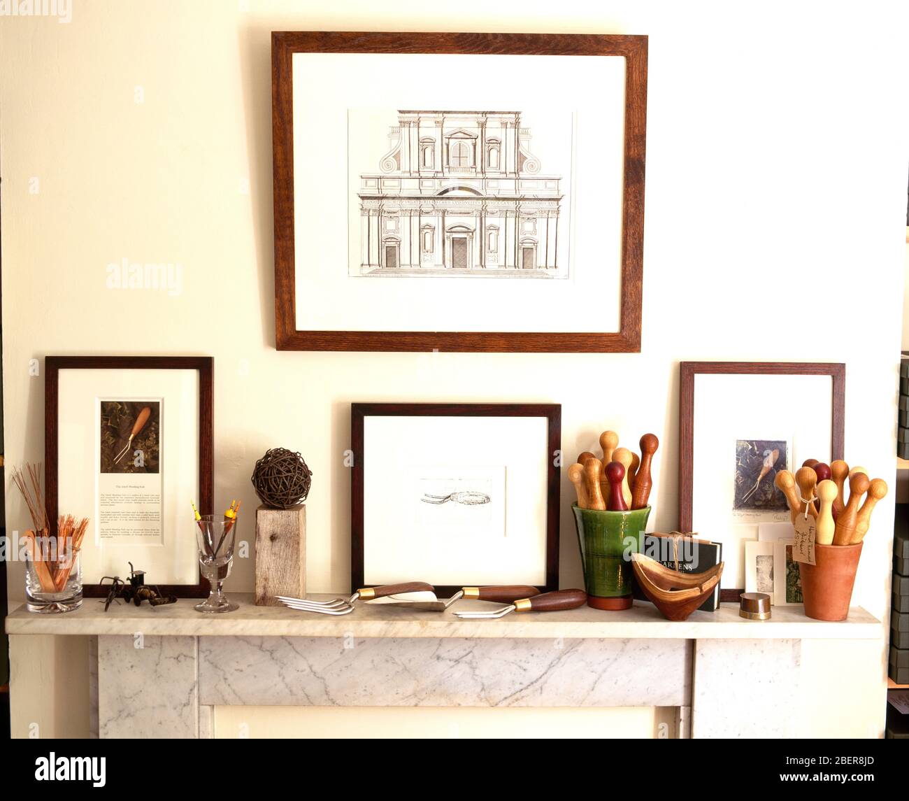 Mantlepiece and frame hi-res stock photography and images - Alamy