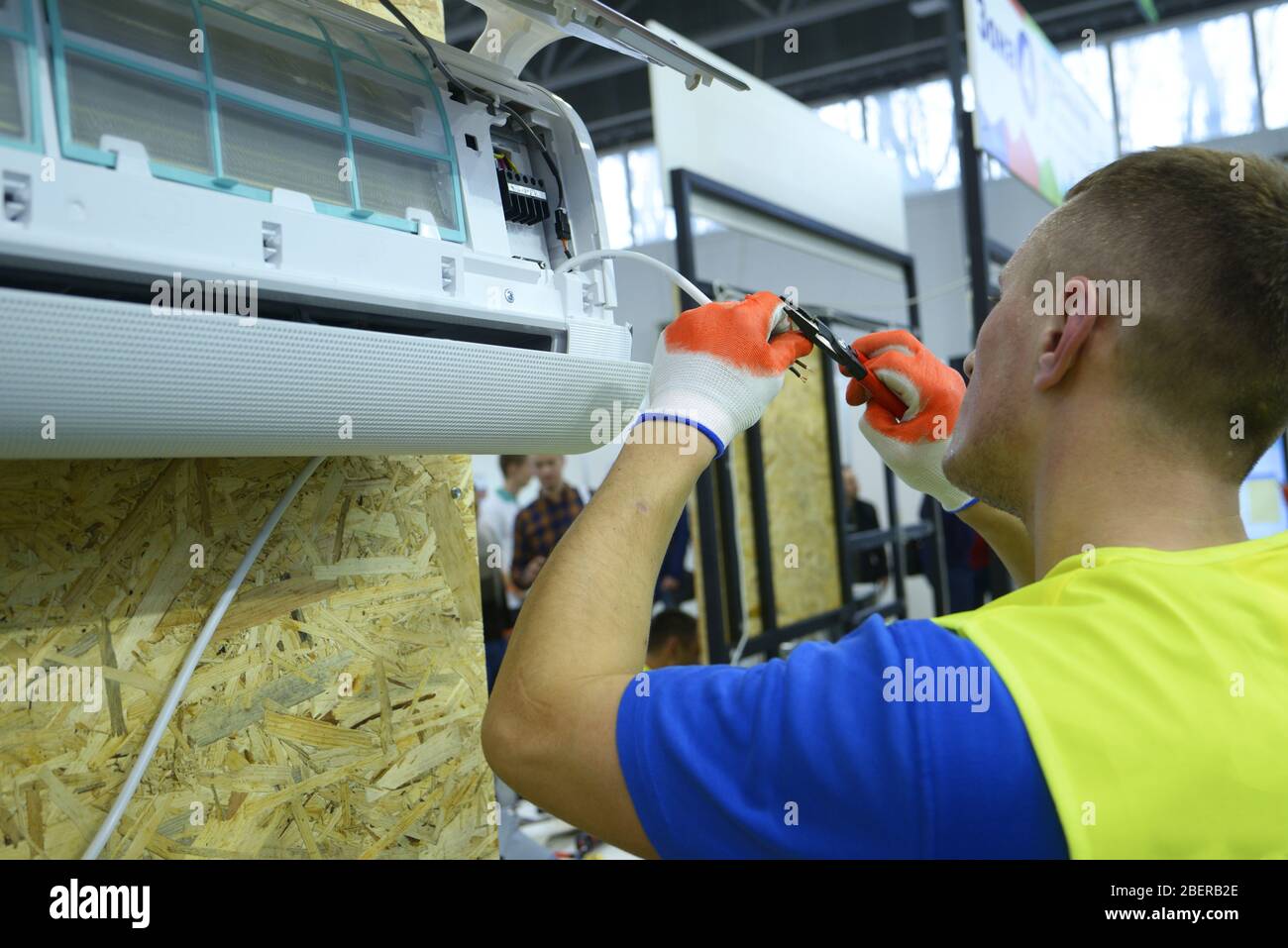 Male fitter assembling air conditioner using screwdriver Stock Photo ...