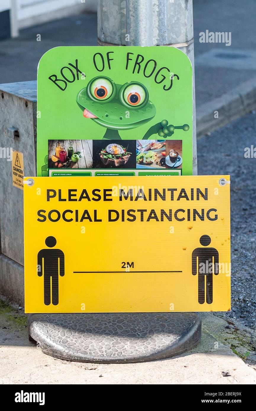 Bantry, West Cork, Ireland. 15th Apr, 2020. A social distancing sign attached to a local café sign in Bantry centre. Credit: AG News/Alamy Live News Stock Photo