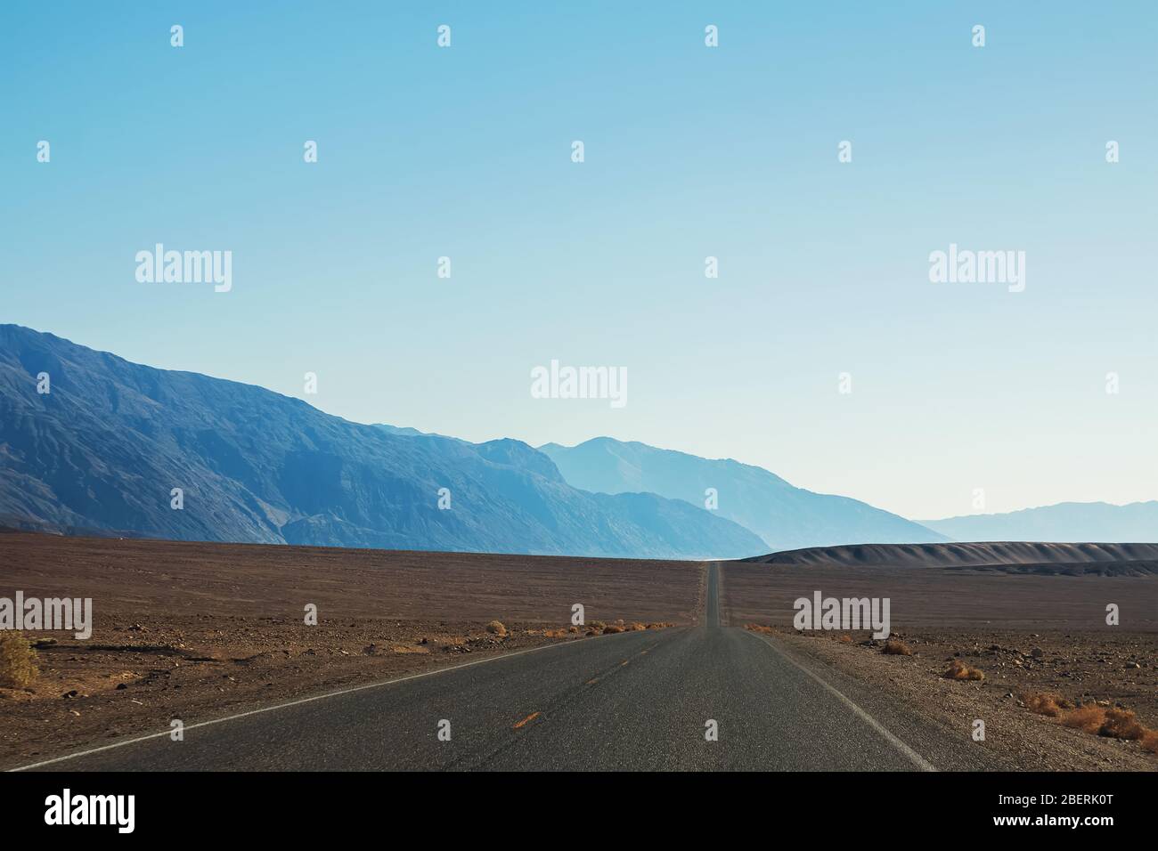 Lonely desert road hi-res stock photography and images - Alamy