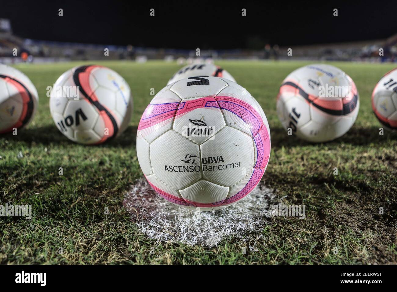 Balon de futbol hi-res stock photography and images - Page 2 - Alamy