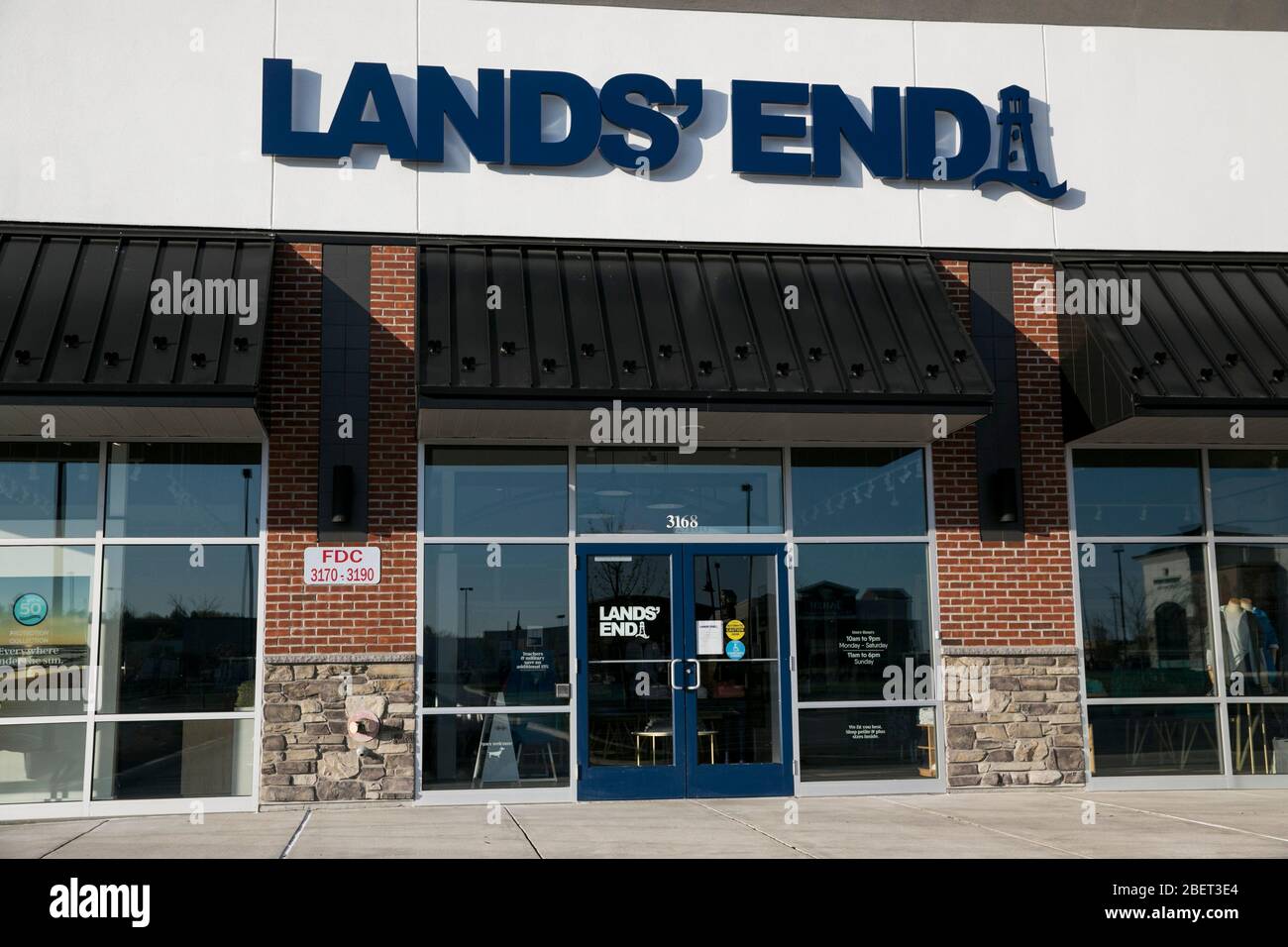 A logo sign outside of a Lands' End retail store location in Newark