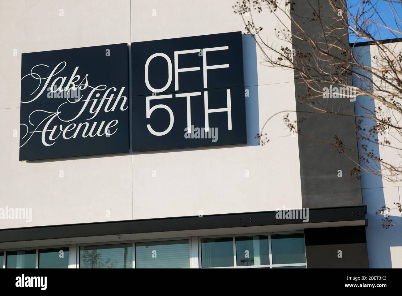 Saks fifth avenue new york exterior hi-res stock photography and images -  Alamy