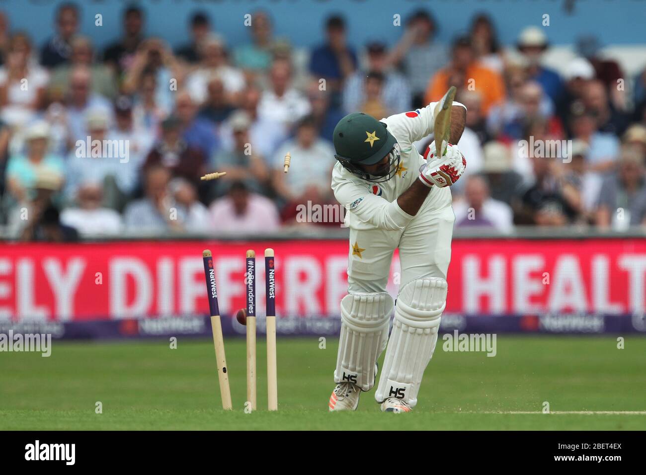 LEEDS, UK - JUNE 1ST Pakistan captain Safraz Ahmed is bowled by Jimmy Anderson during the first day of the Second Nat West Test match between England and Pakistan at Headingley Cricket Ground, Leeds on Friday 1st June 2018. (Credit: Mark Fletcher | MI News) Stock Photo