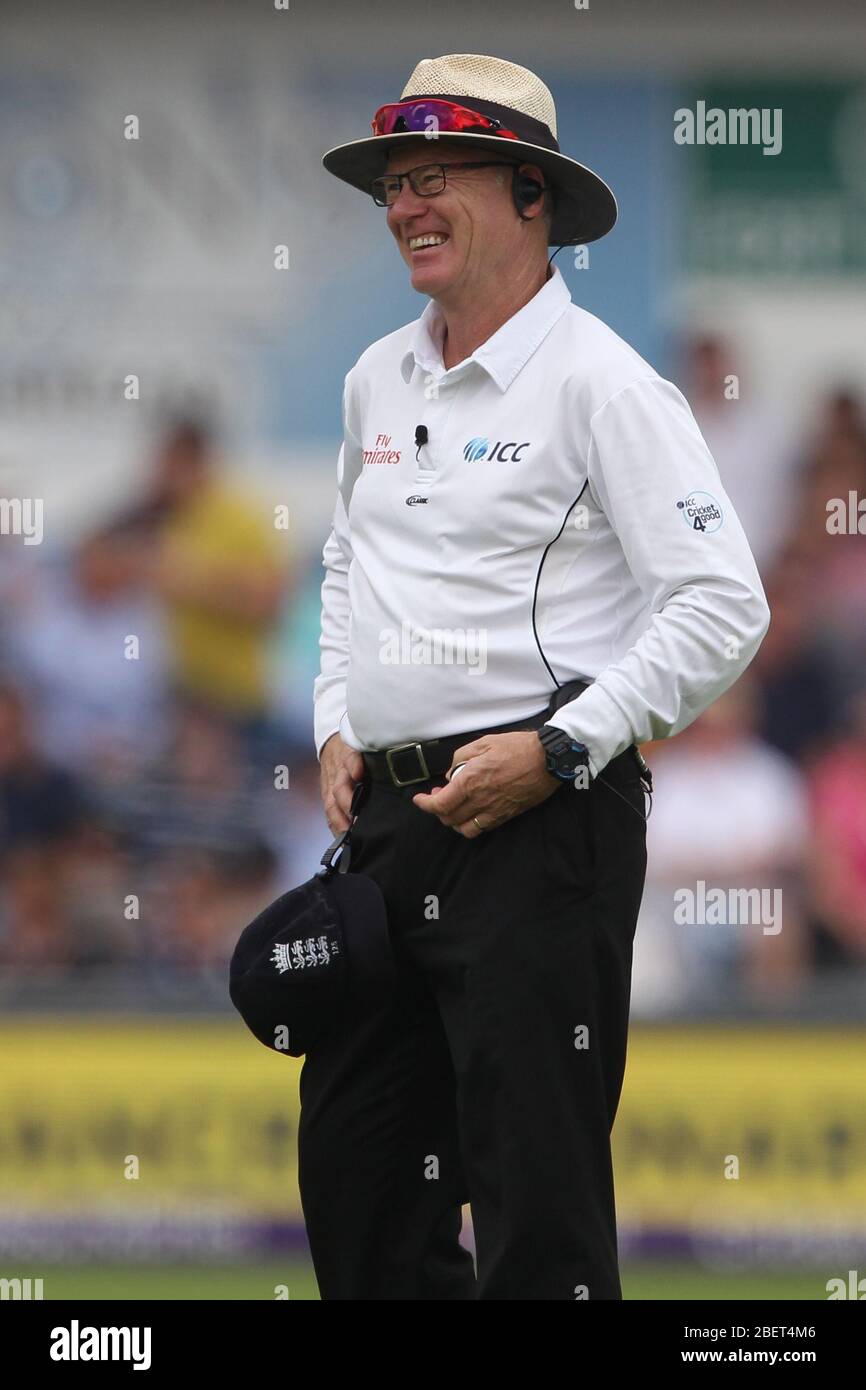 LEEDS, UK - JUNE 1ST Umpire Bruce Oxenford during the first day of the Second Nat West Test match between England and Pakistan at Headingley Cricket Ground, Leeds on Friday 1st June 2018. (Credit: Mark Fletcher | MI News) Stock Photo